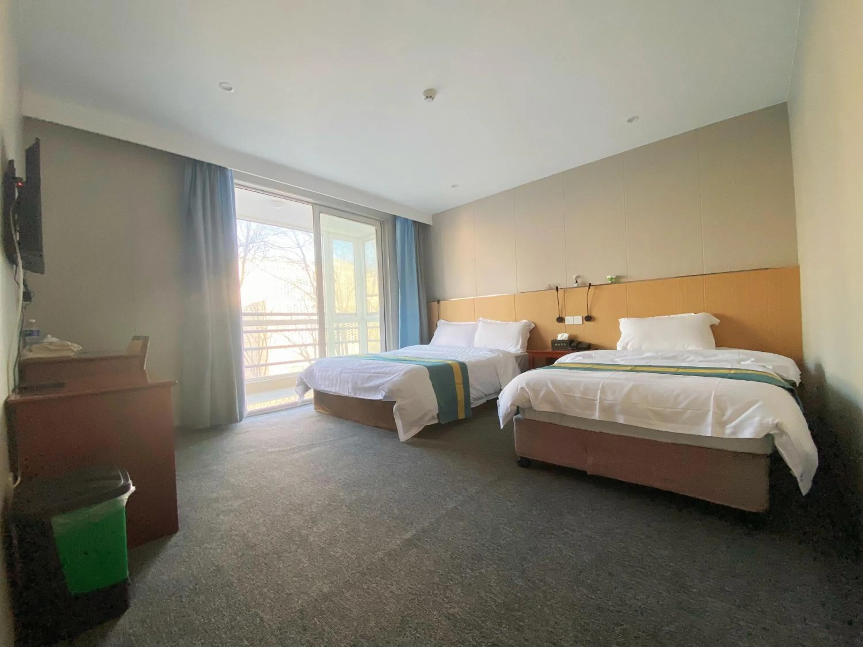 Bed in Beijing RJ Brown city center hotel Forbidden City &Tian'anmen Square ,Near Subway line 8, 3min walk to Temple of Heaven, English Speaking reception , Laundry service ,Free wifi ,Oneday tour to Greatwall