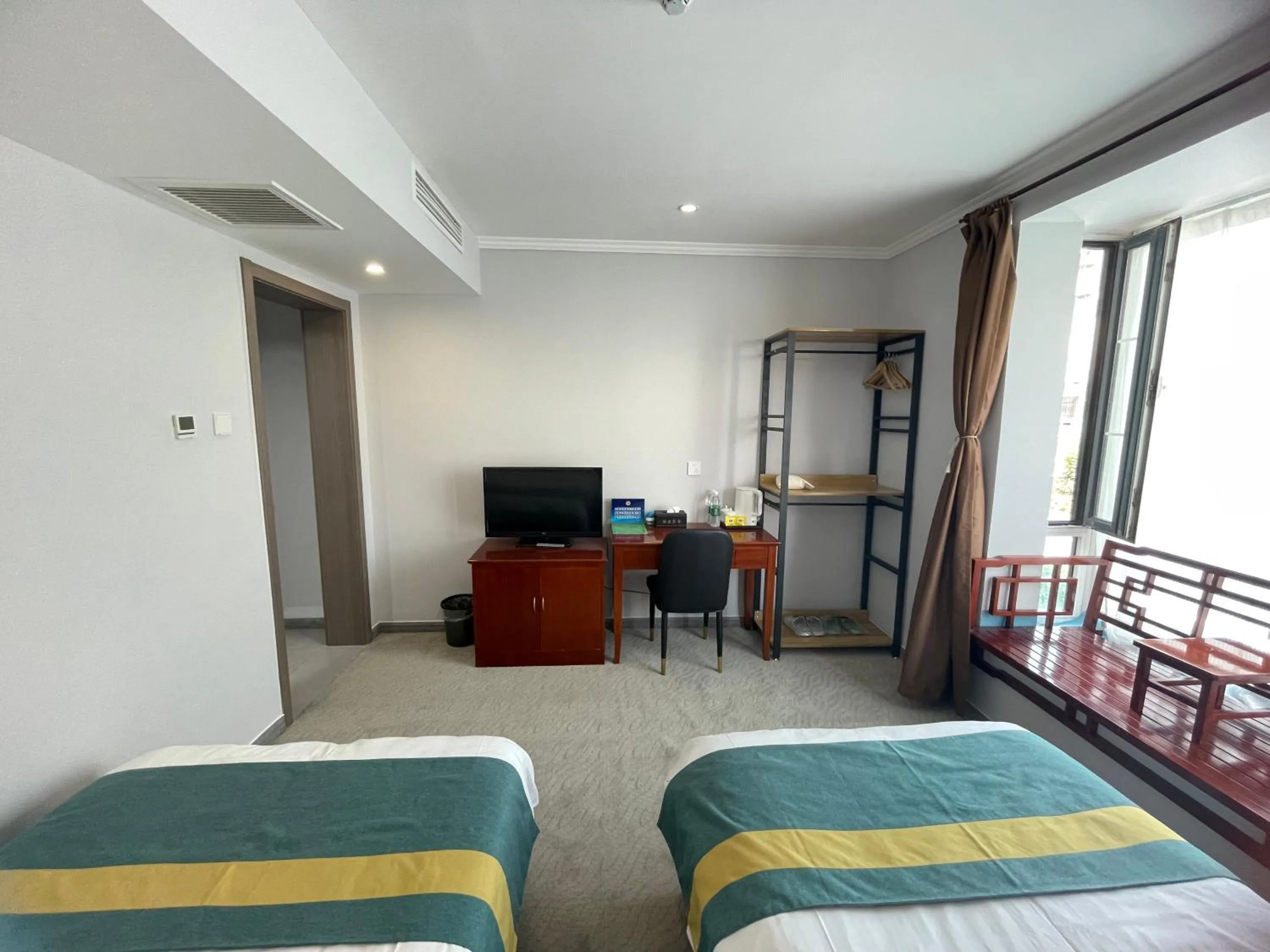 hair dresser, Bed in Beijing RJ Brown city center hotel Forbidden City &Tian'anmen Square ,Near Subway line 8, 3min walk to Temple of Heaven, English Speaking reception , Laundry service ,Free wifi ,Oneday tour to Greatwall