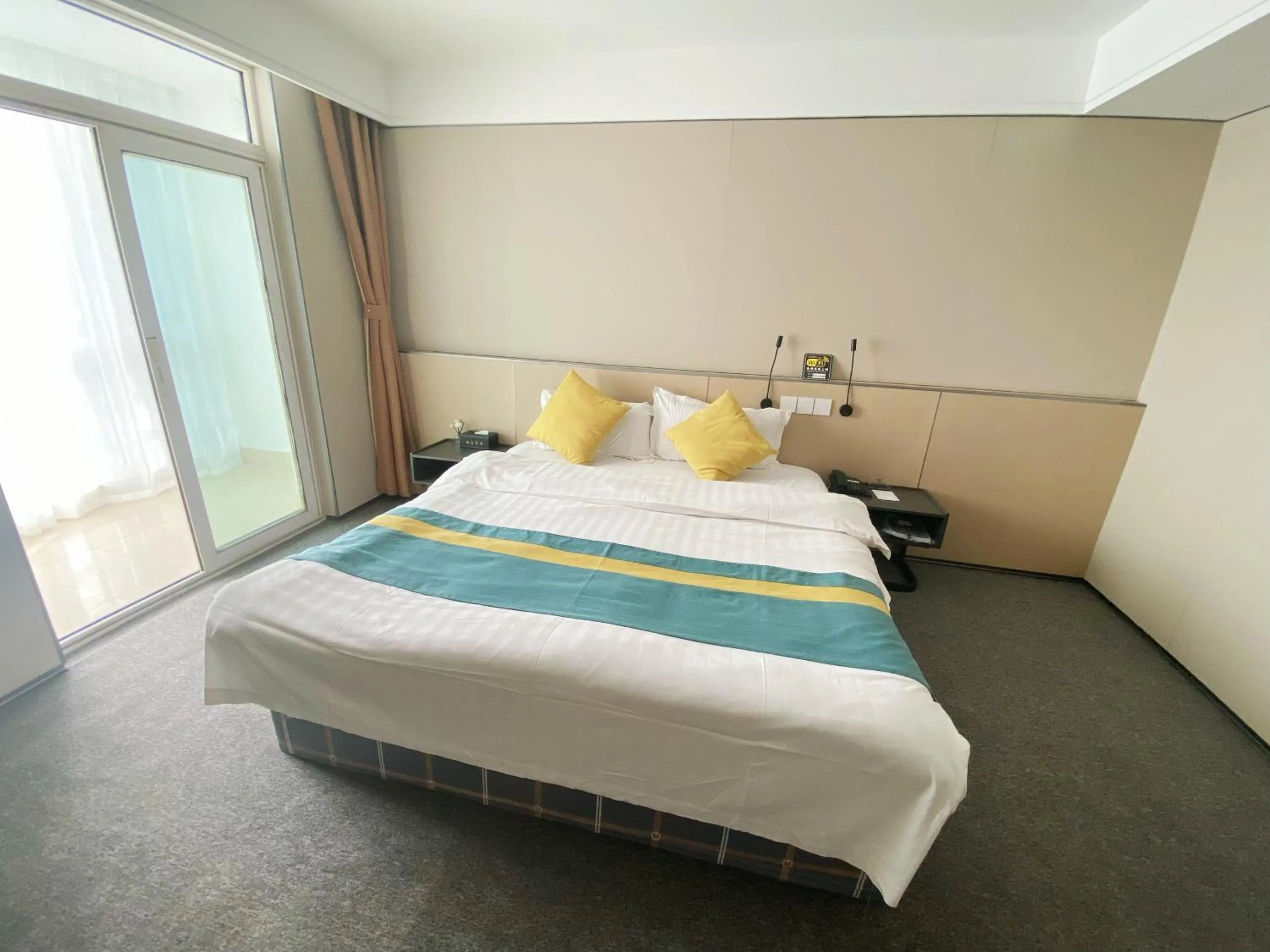 Bed in Beijing RJ Brown city center hotel Forbidden City &Tian'anmen Square ,Near Subway line 8, 3min walk to Temple of Heaven, English Speaking reception , Laundry service ,Free wifi ,Oneday tour to Greatwall