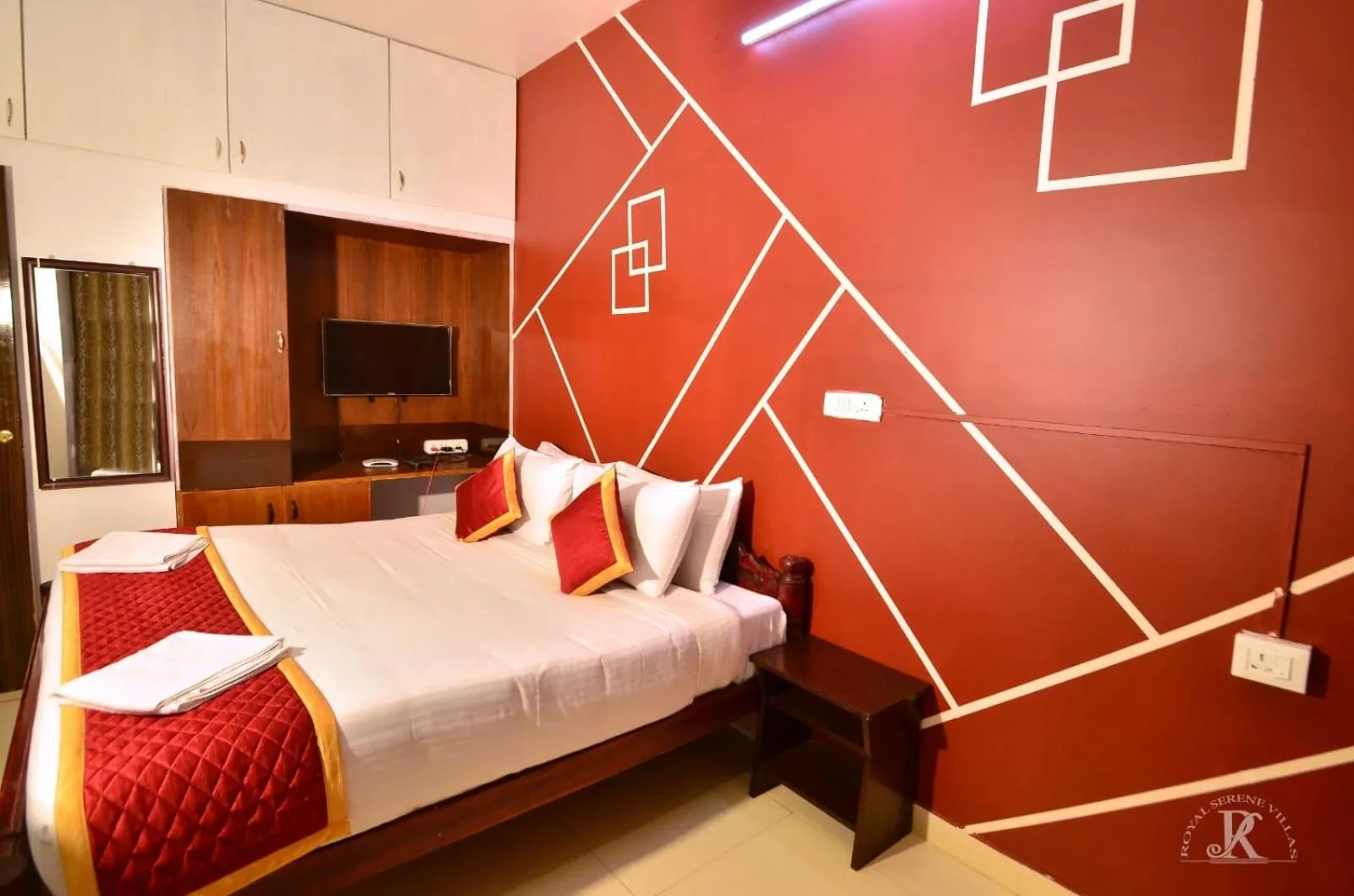 Bedroom, Bed in Royal Serene Villas