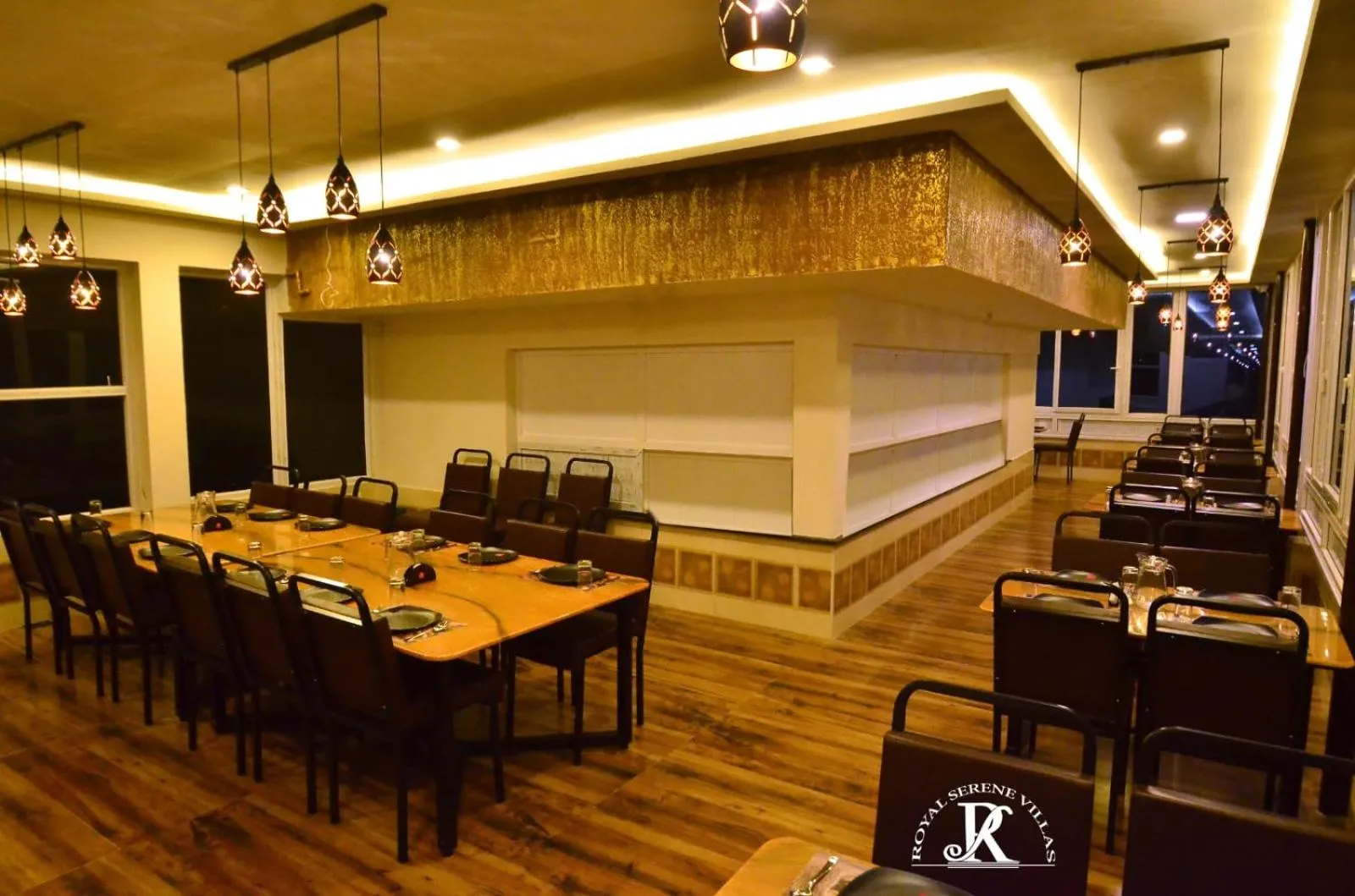 Restaurant/places to eat in Royal Serene Villas