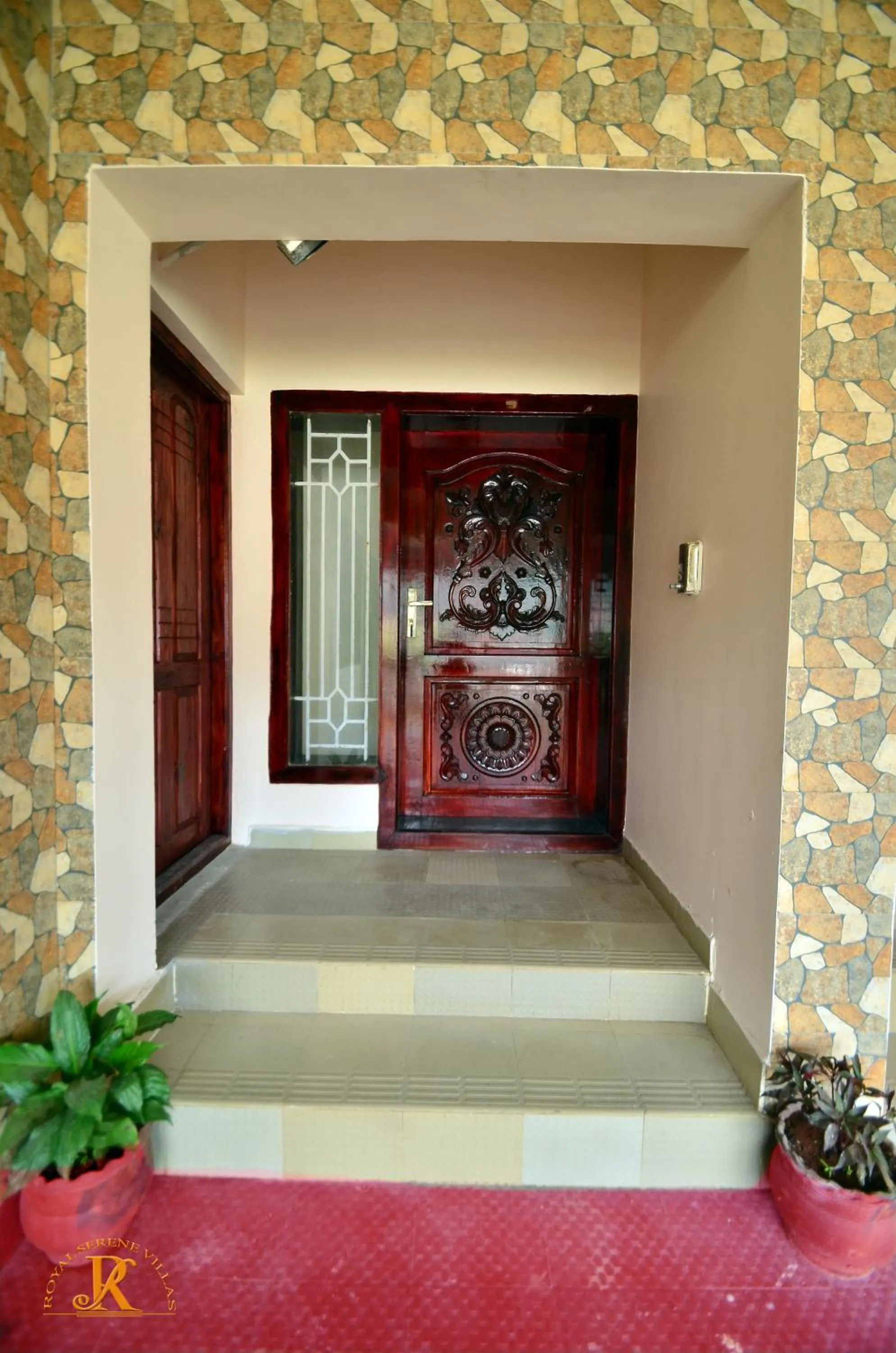 Facade/entrance in Royal Serene Villas