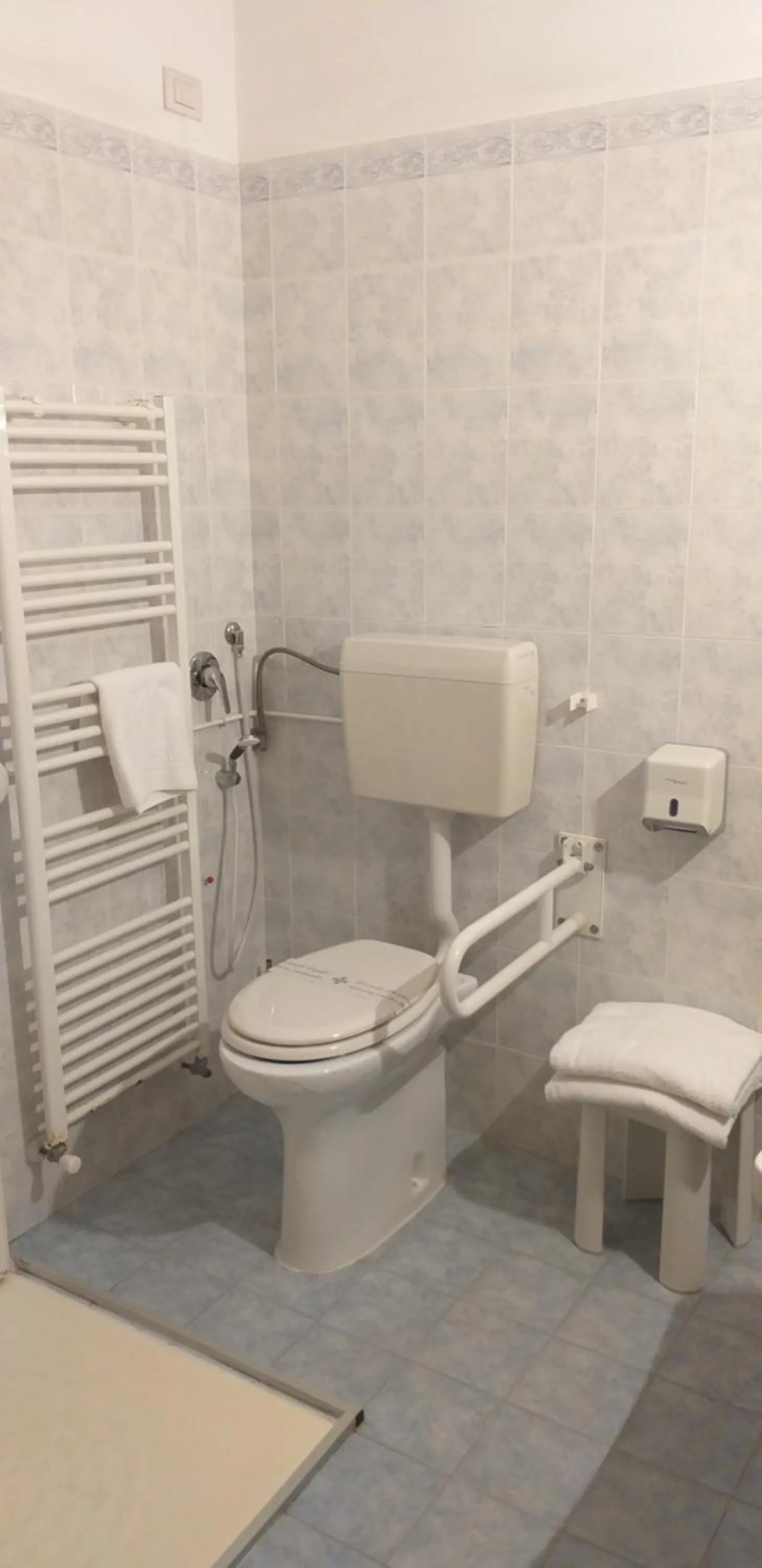 Bathroom in Hotel Corallo