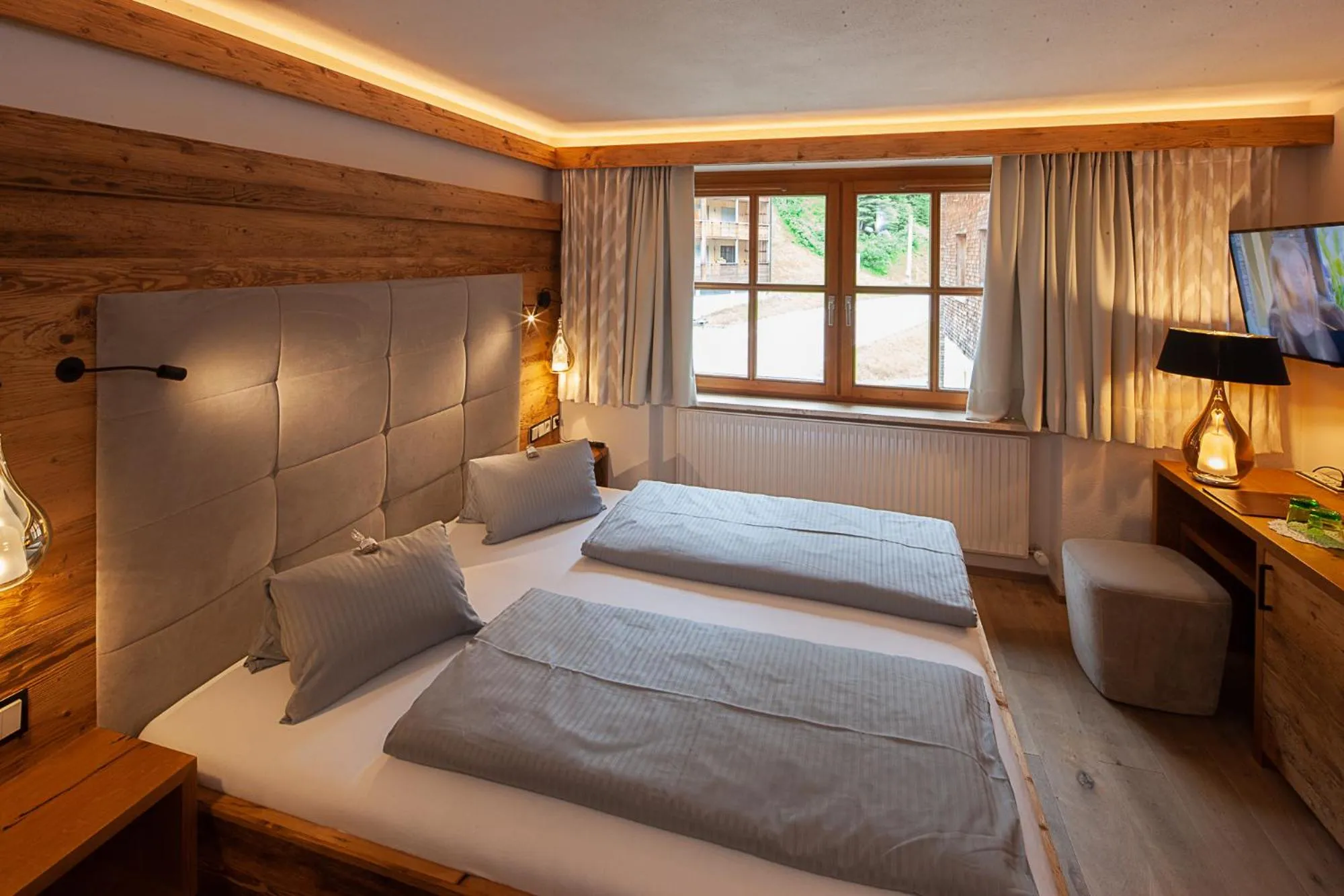 TV and multimedia, Bed in Alpine Lifestyle Berghotel Madlener