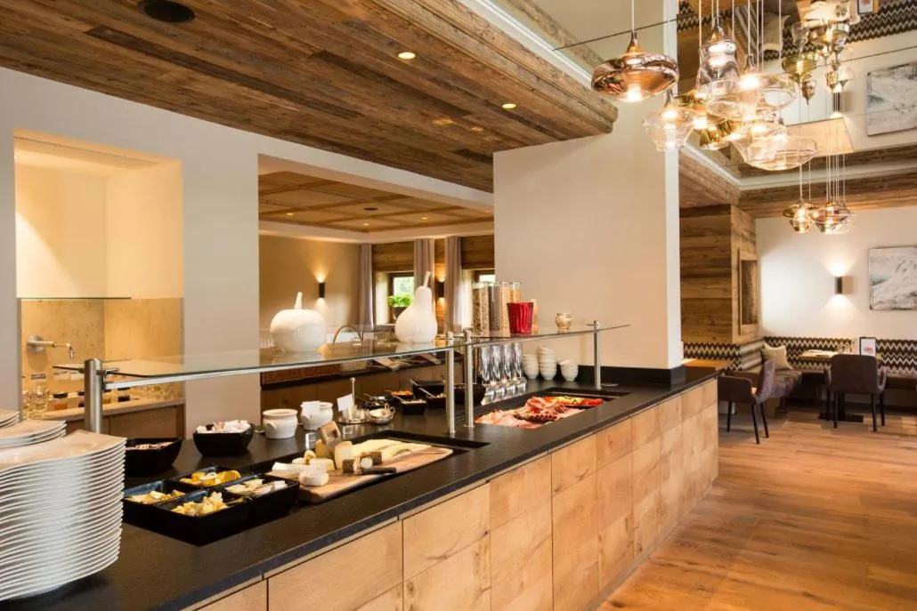 Breakfast in Alpine Lifestyle Berghotel Madlener