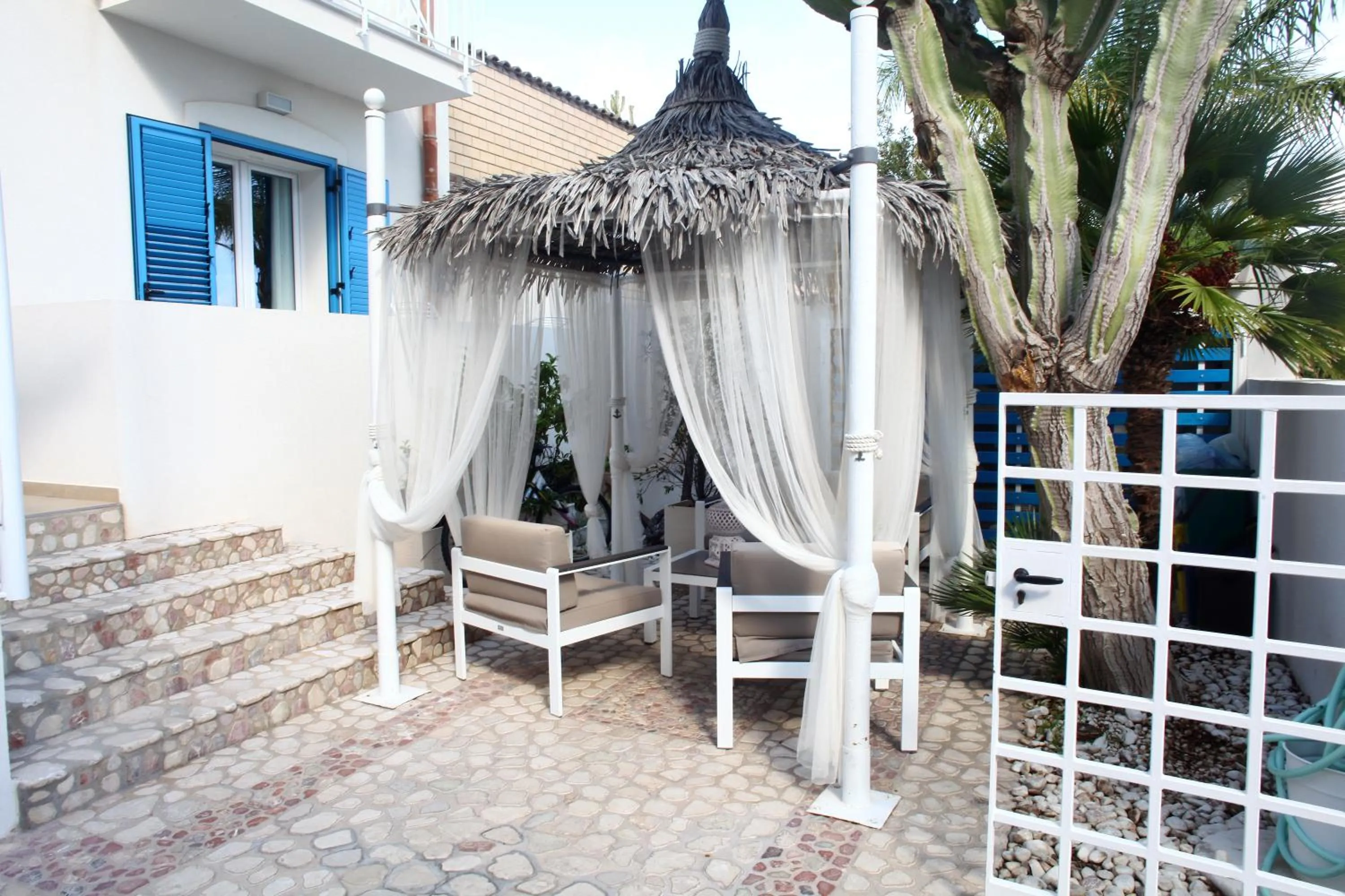 Patio in Rivazzurra Design Rooms