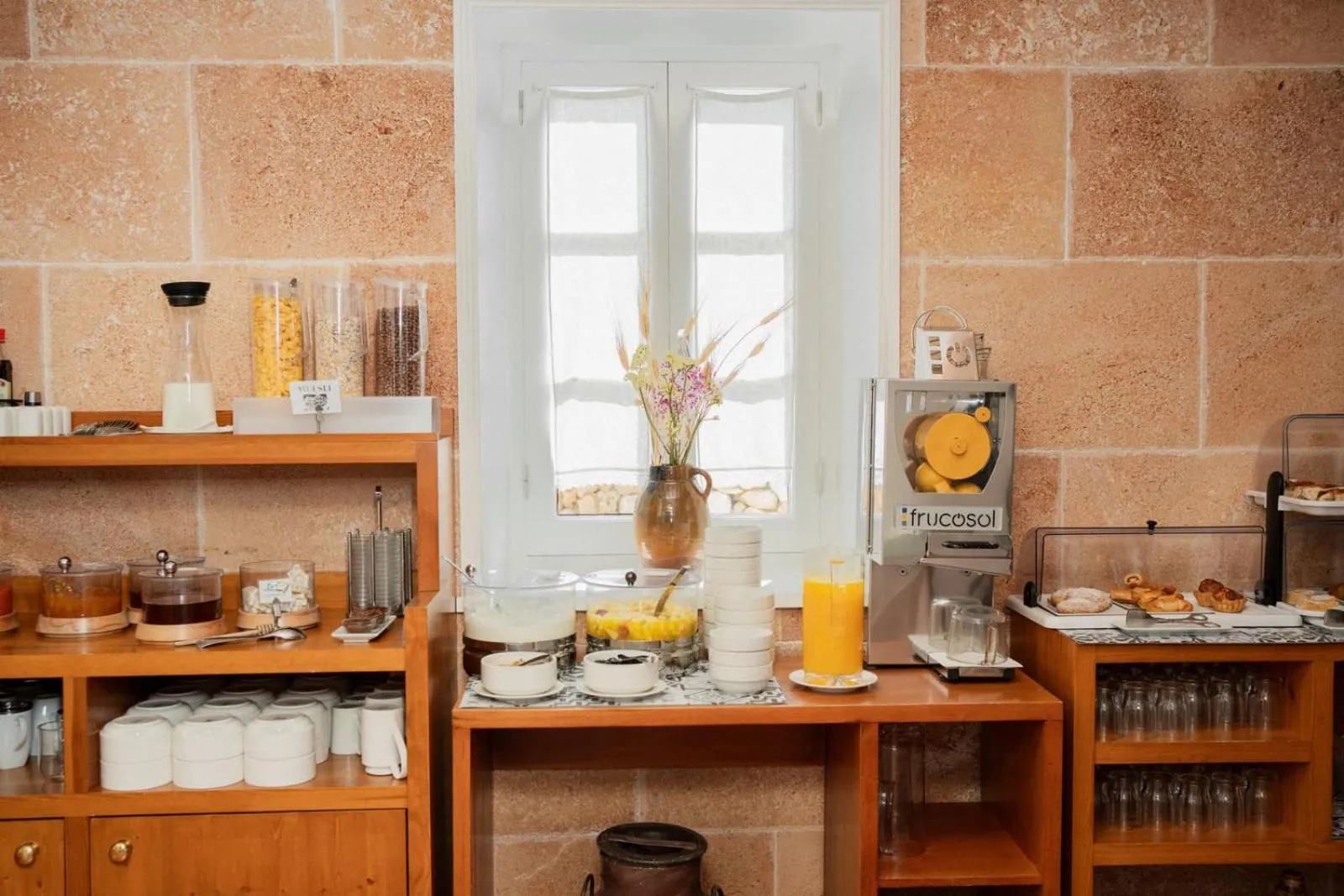 Buffet breakfast in Hotel Rural Binigaus Vell