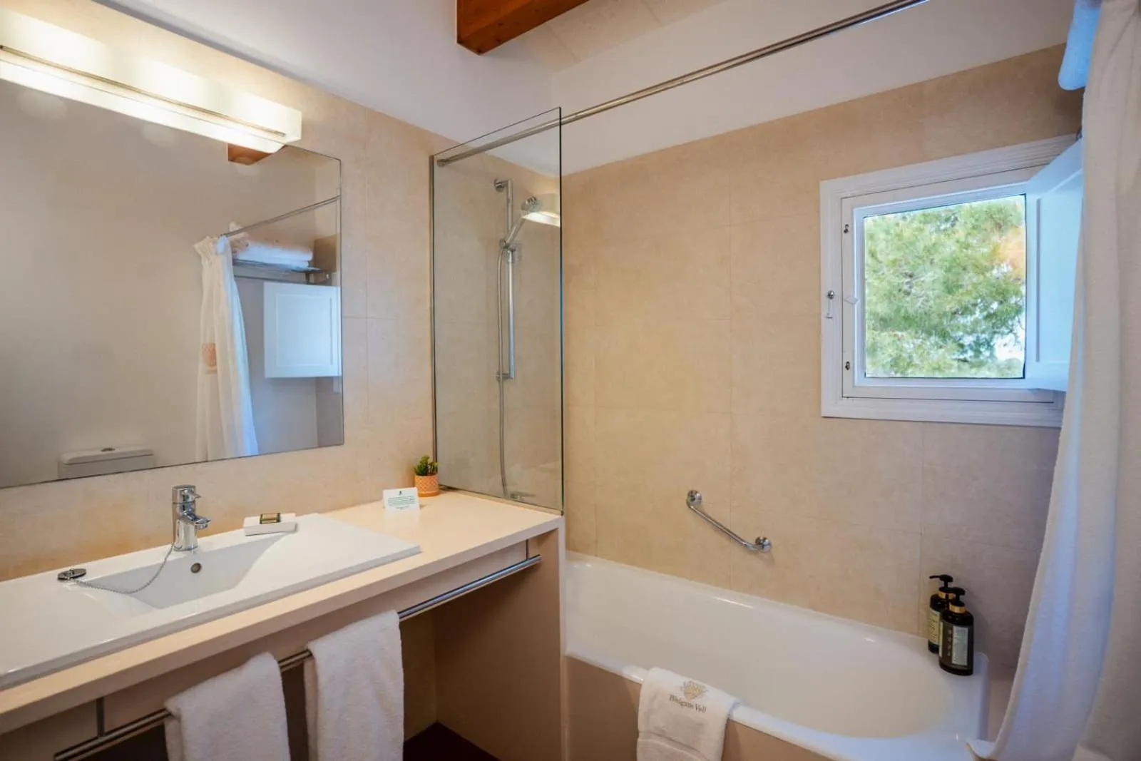 Bathroom in Hotel Rural Binigaus Vell
