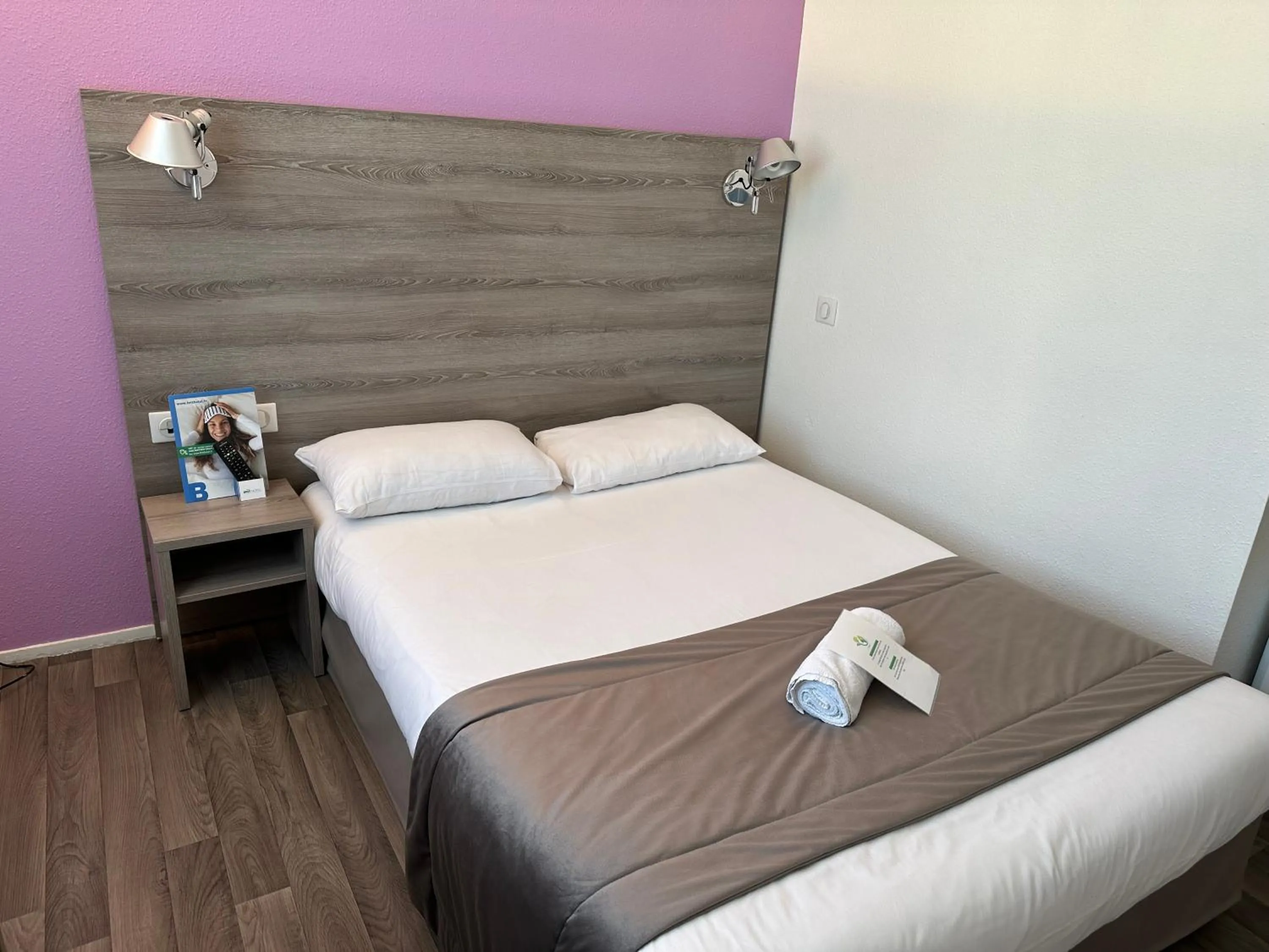 Bedroom, Bed in BRIT HOTEL CONFORT NEVERS Centre Gare