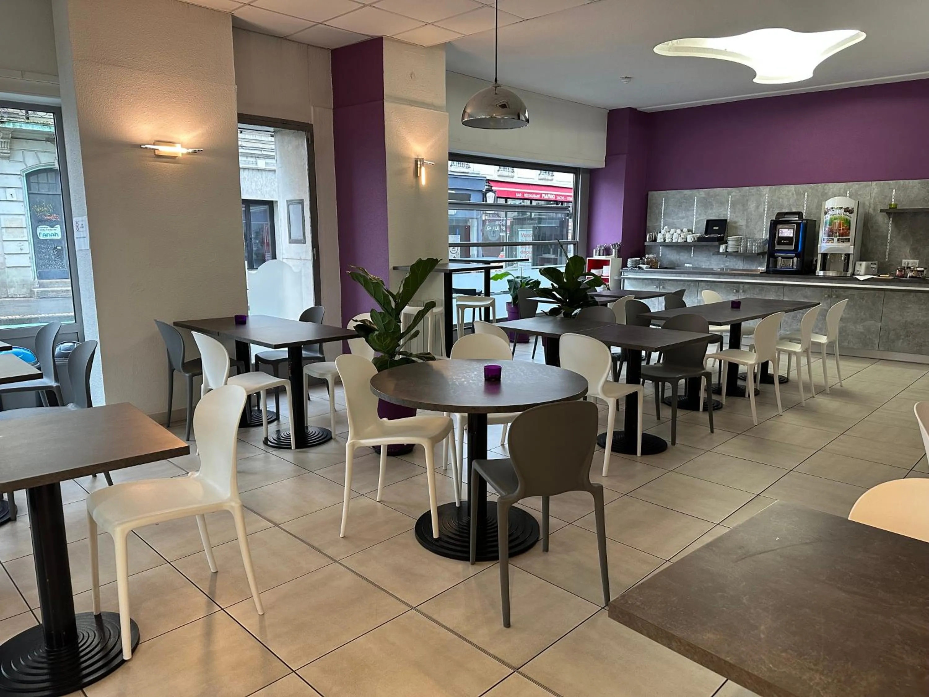 Breakfast in BRIT HOTEL CONFORT NEVERS Centre Gare