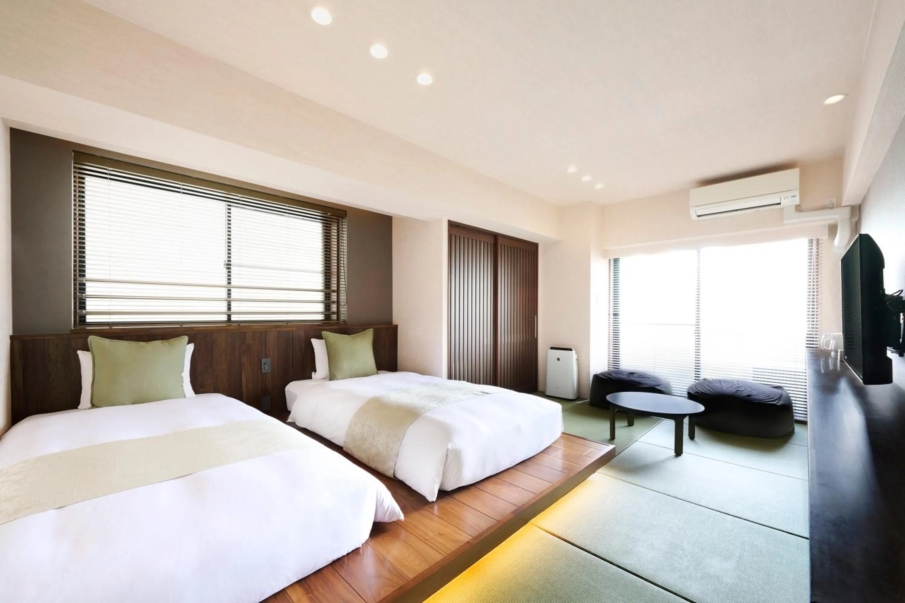 Photo of the whole room, Bed in montan HAKATA