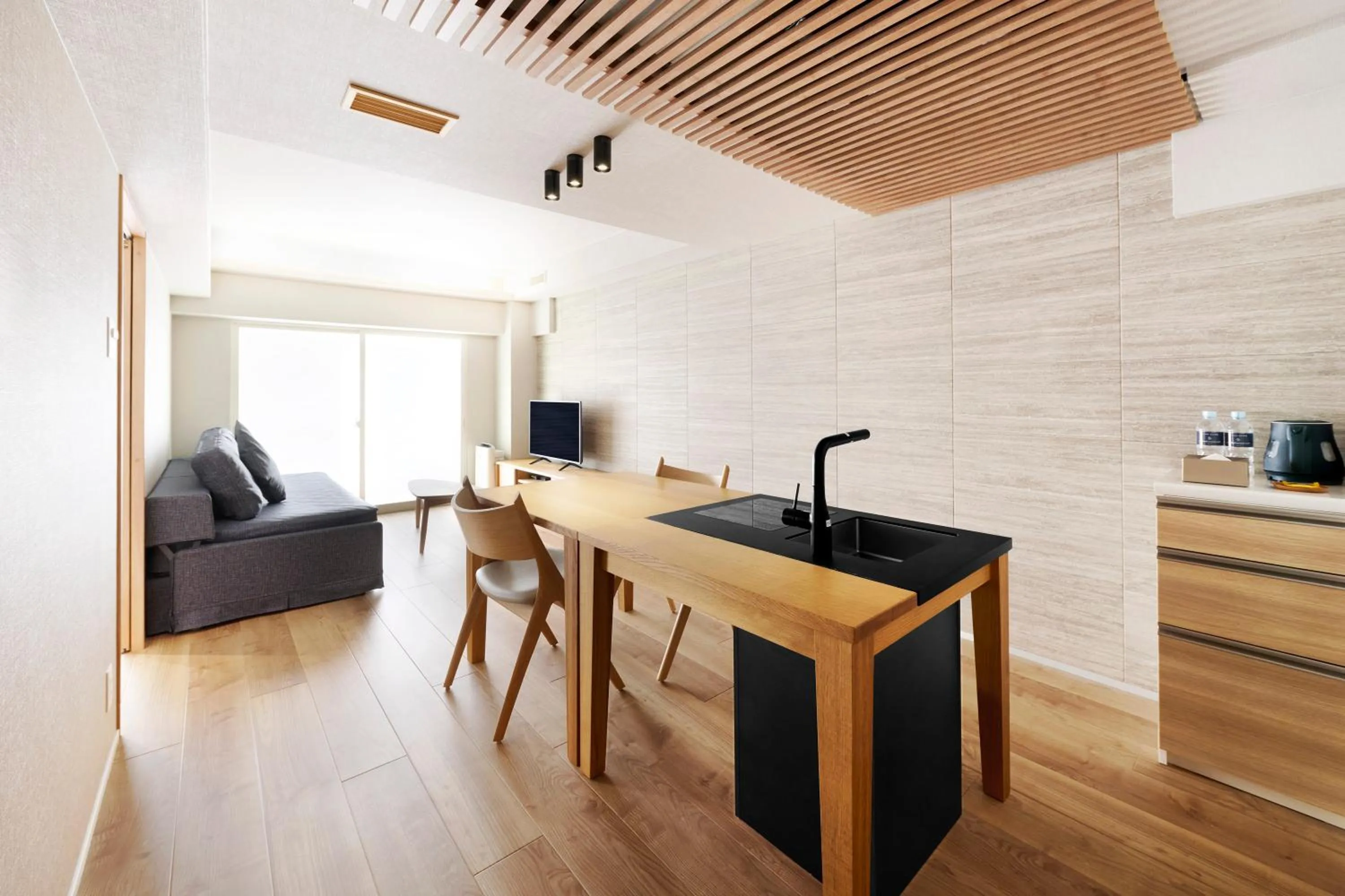 Photo of the whole room in montan HAKATA