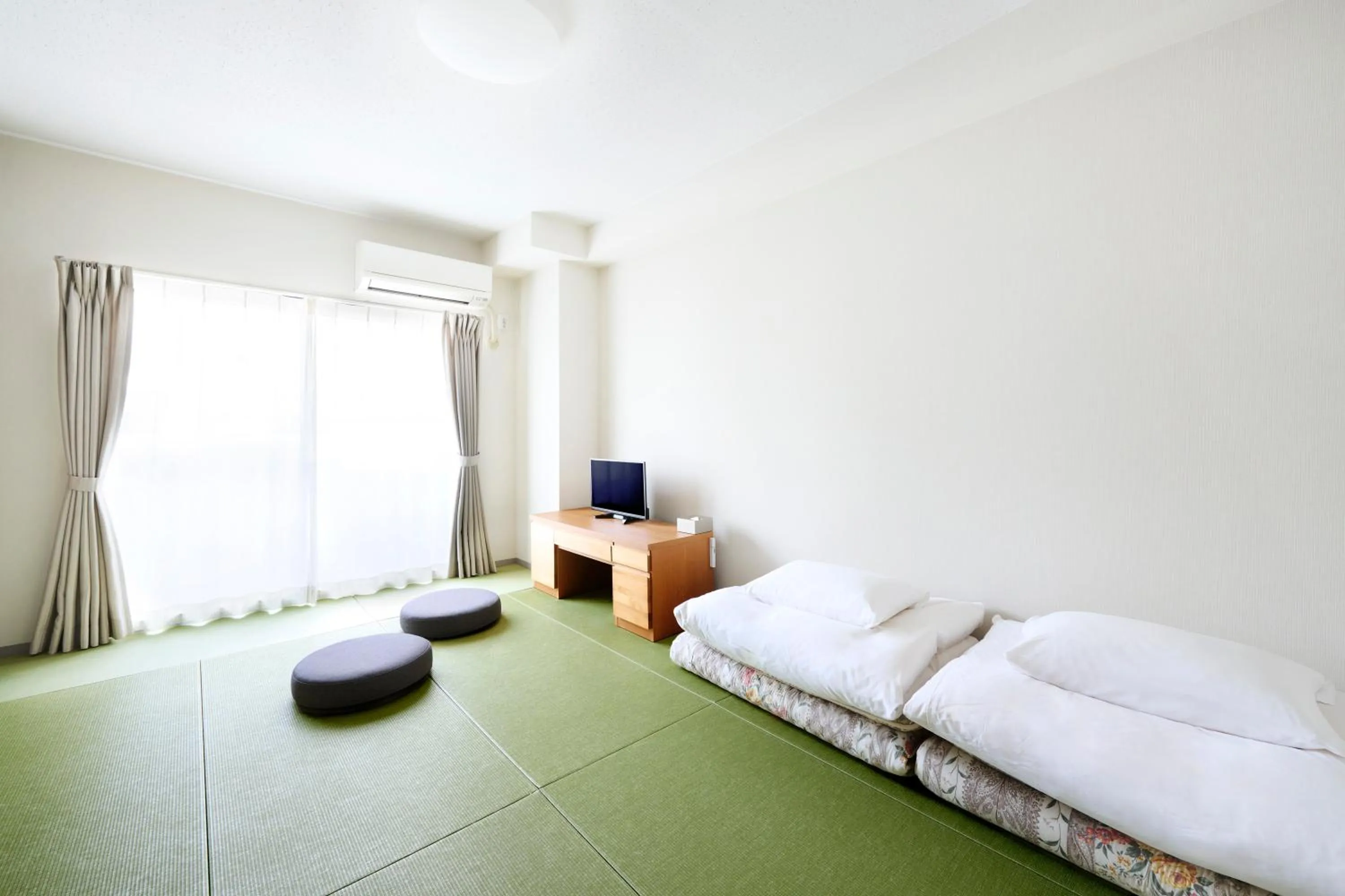 Photo of the whole room, Bed in montan HAKATA