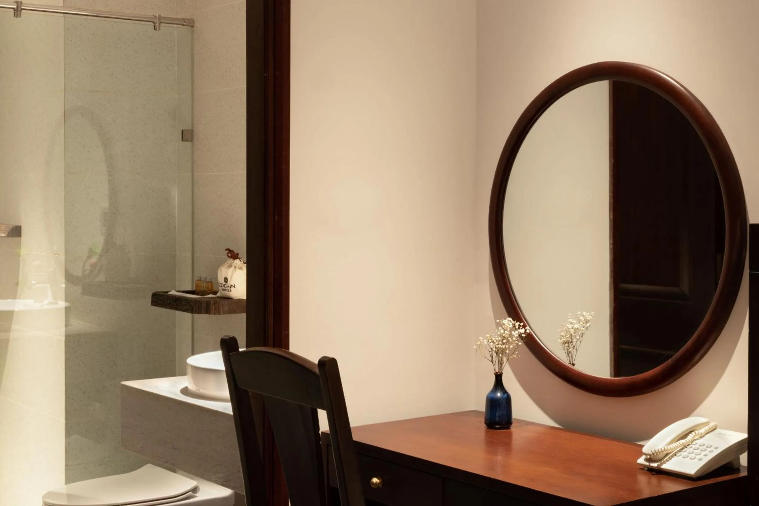 Toilet in Cochin Sang Hotel