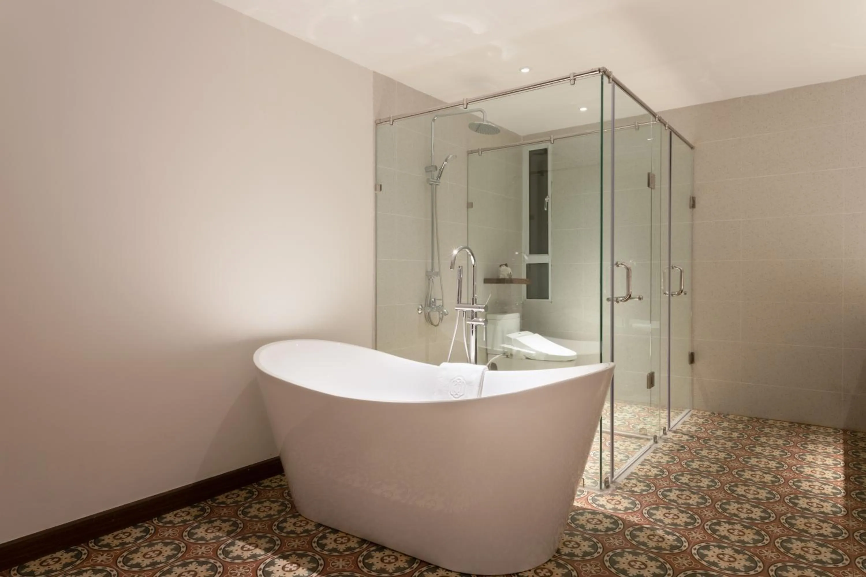 Bathroom in Cochin Sang Hotel