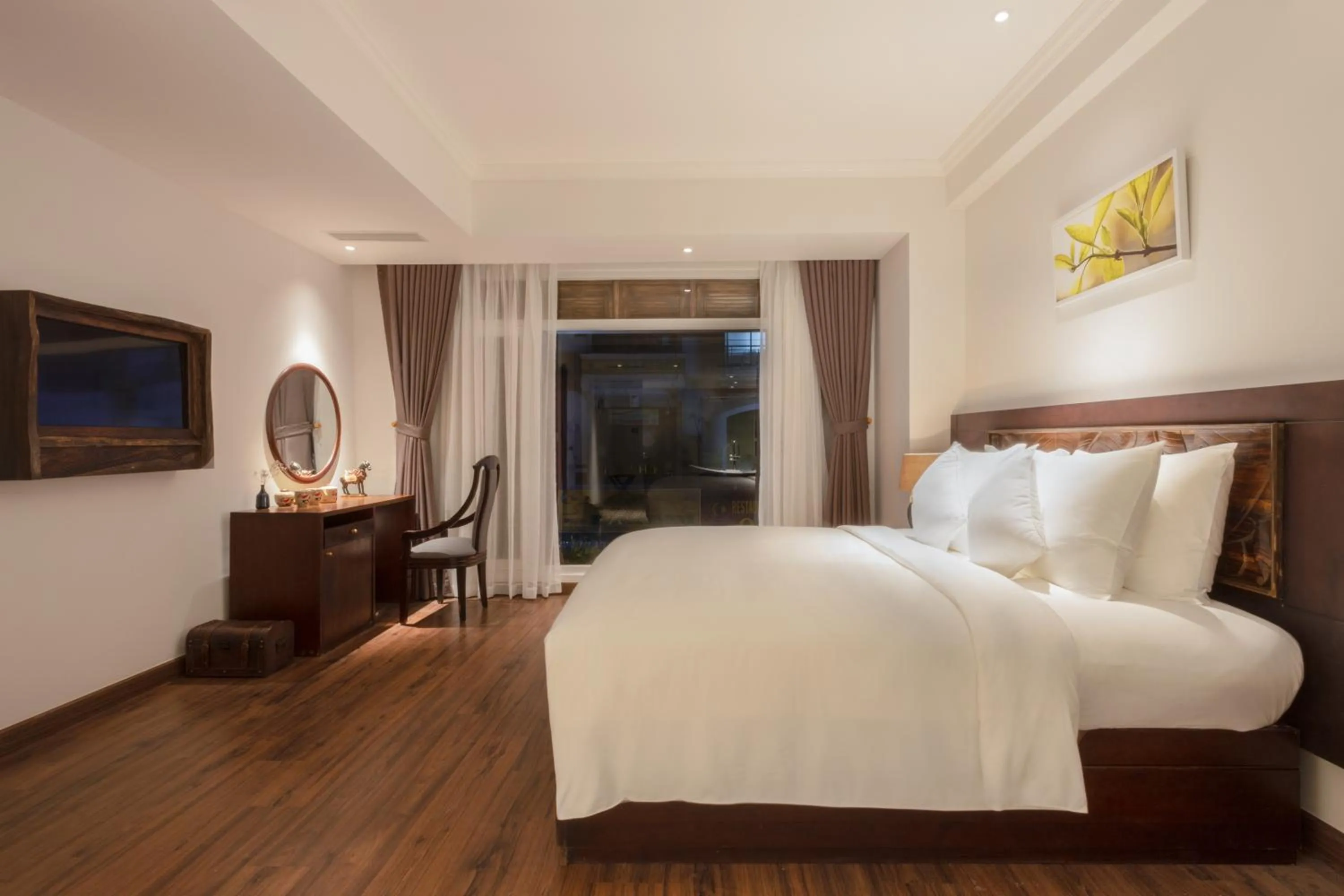 Photo of the whole room, Bed in Cochin Sang Hotel