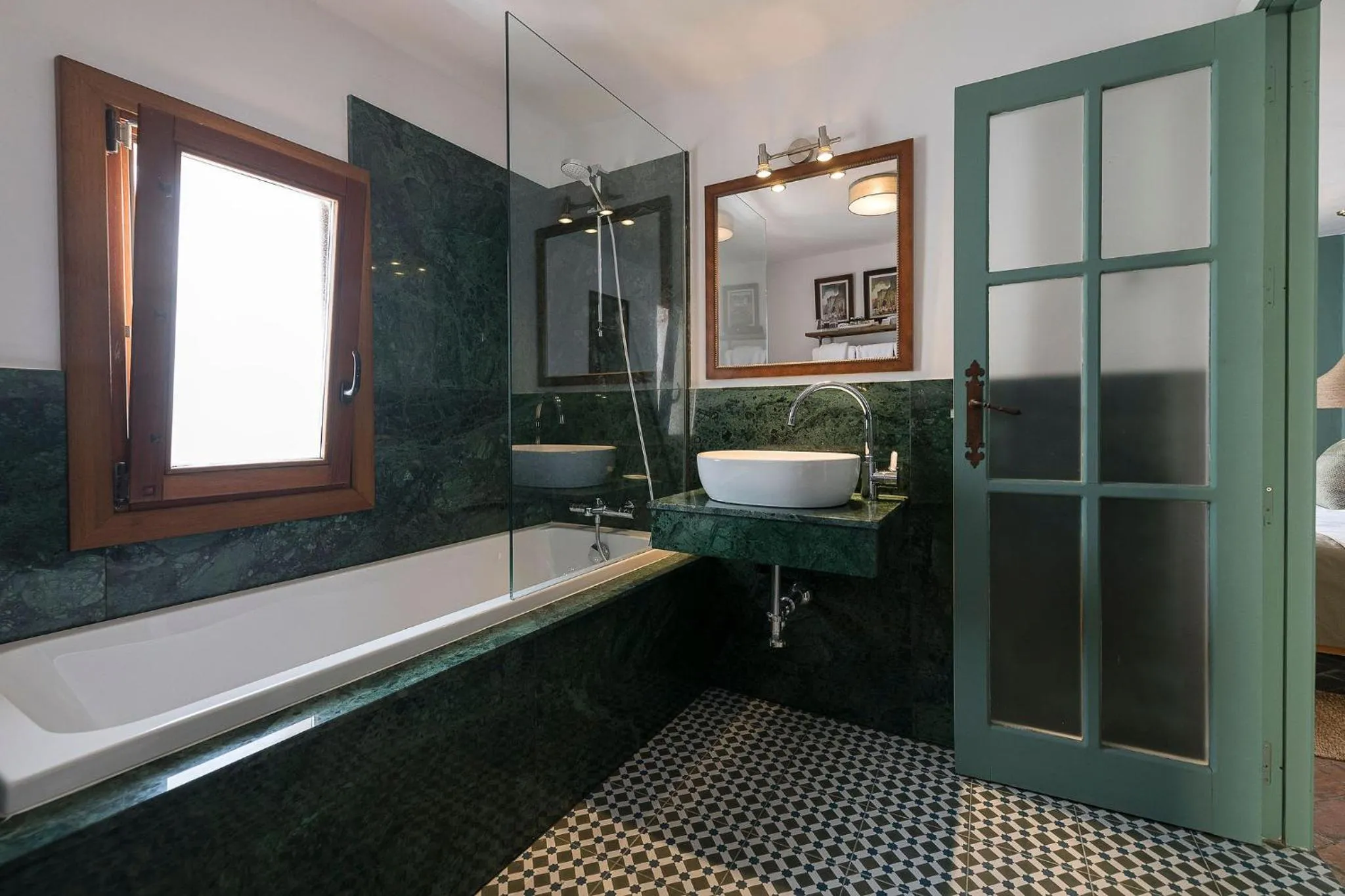 Bathroom in Hotel La Casa del Califa