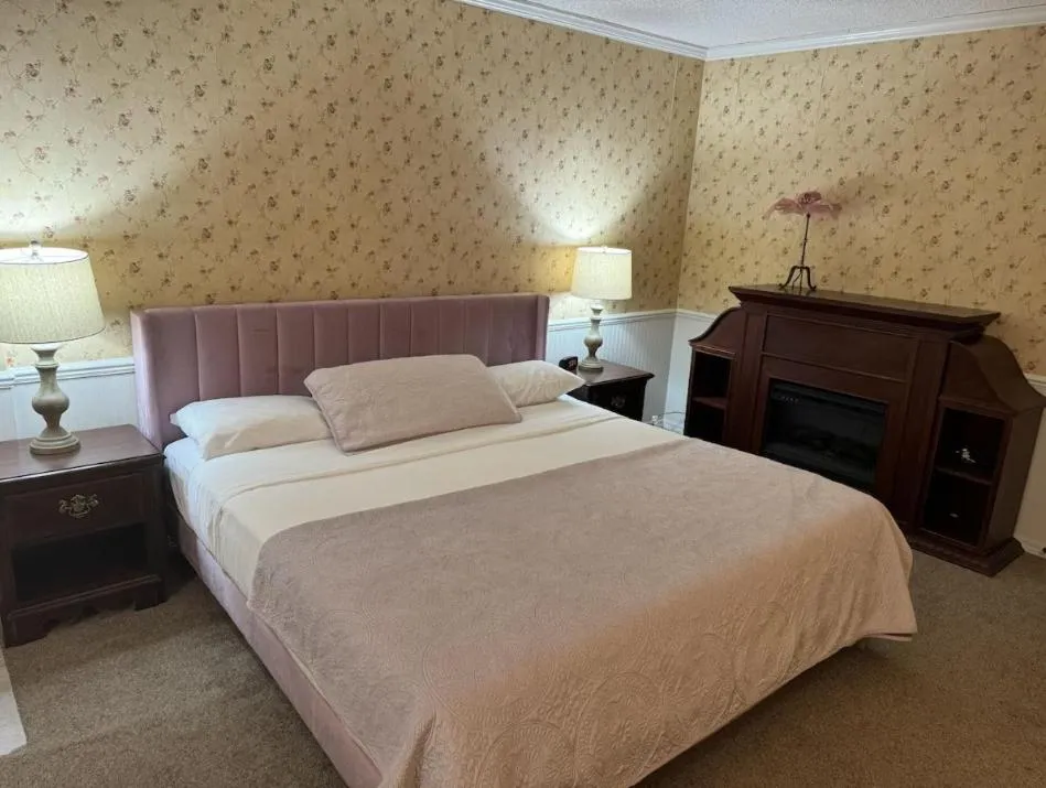 Bed in Fenway House Hotel