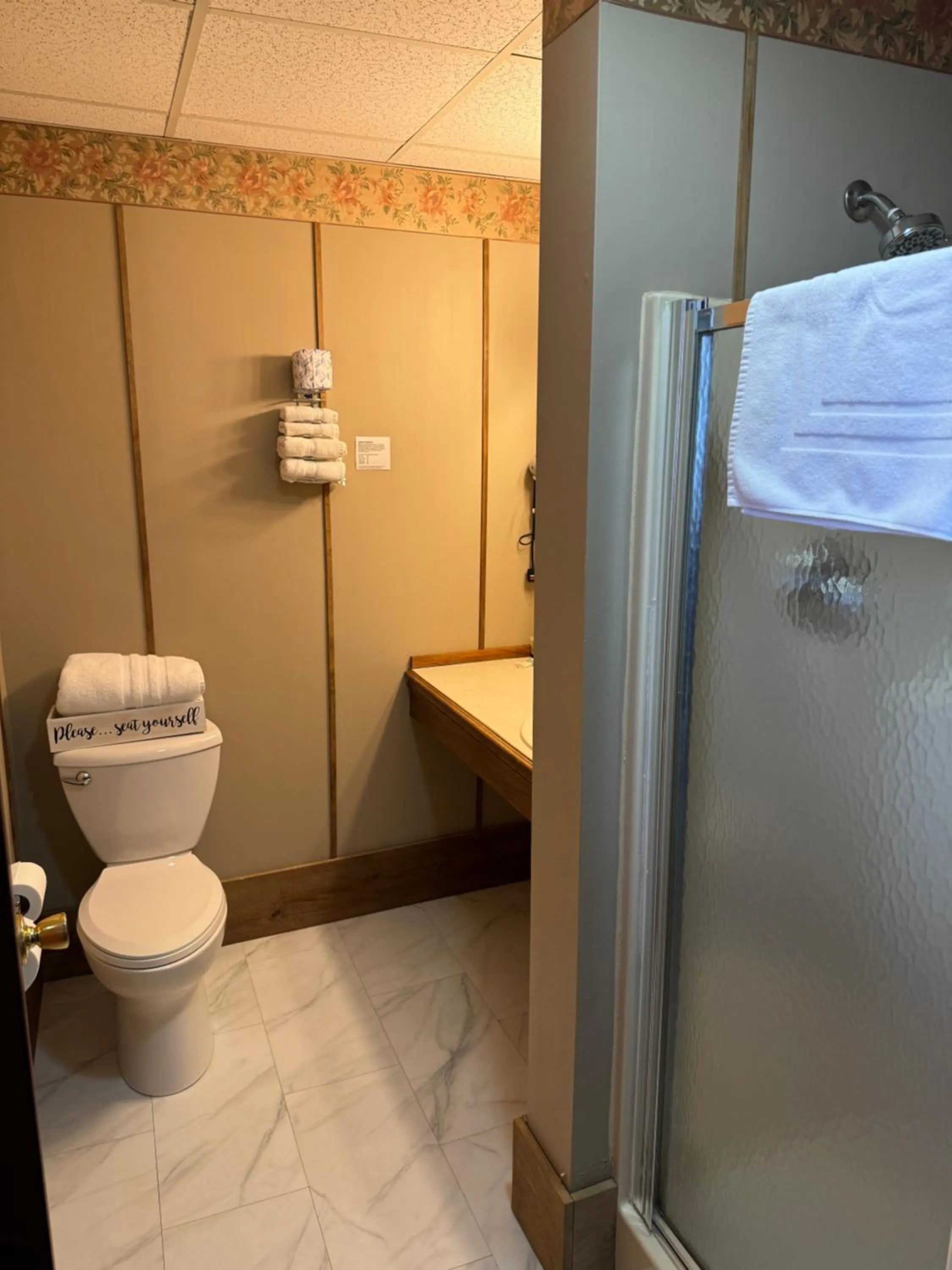 Bathroom in Fenway House Hotel