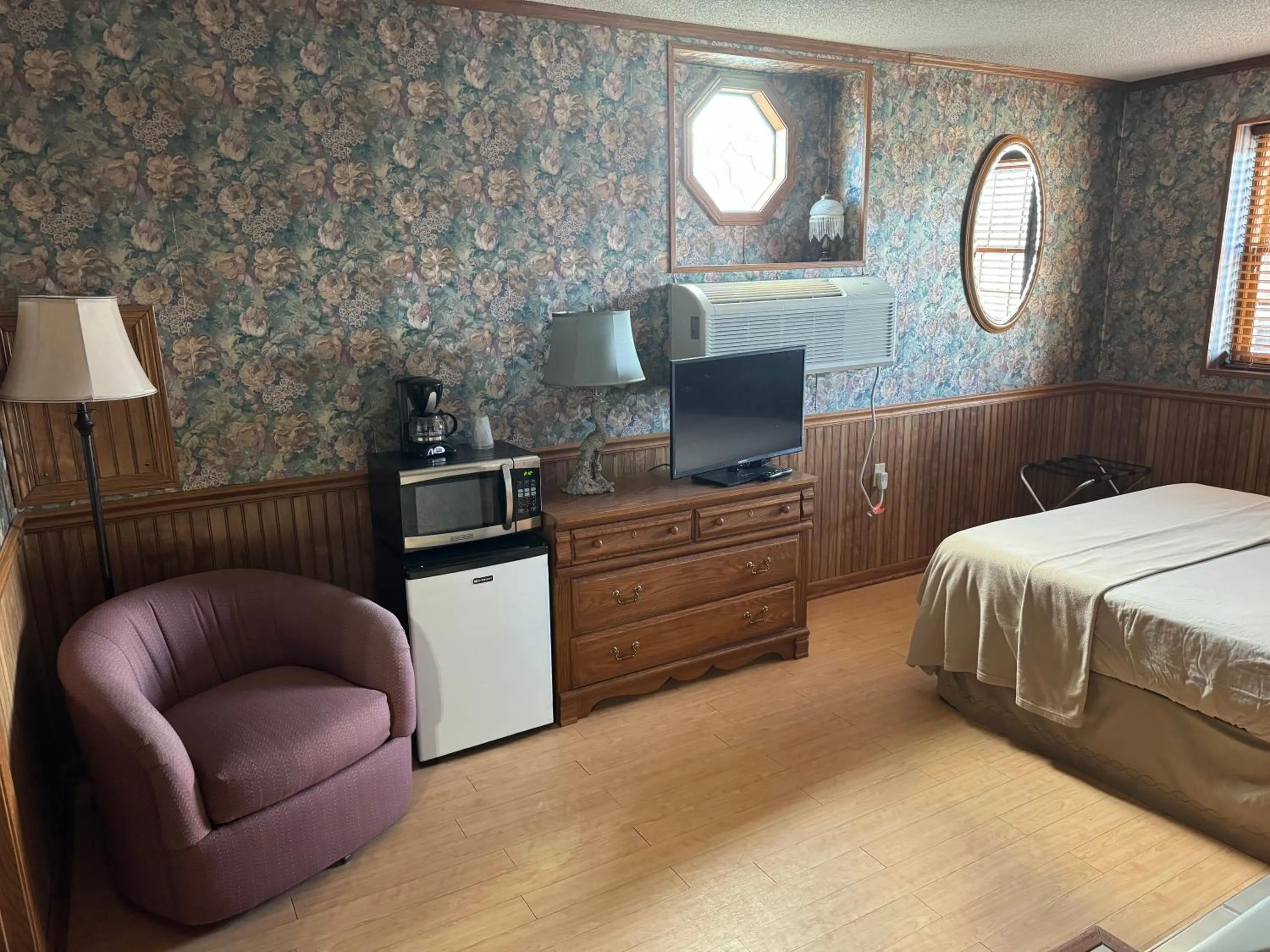 Bed in Fenway House Hotel