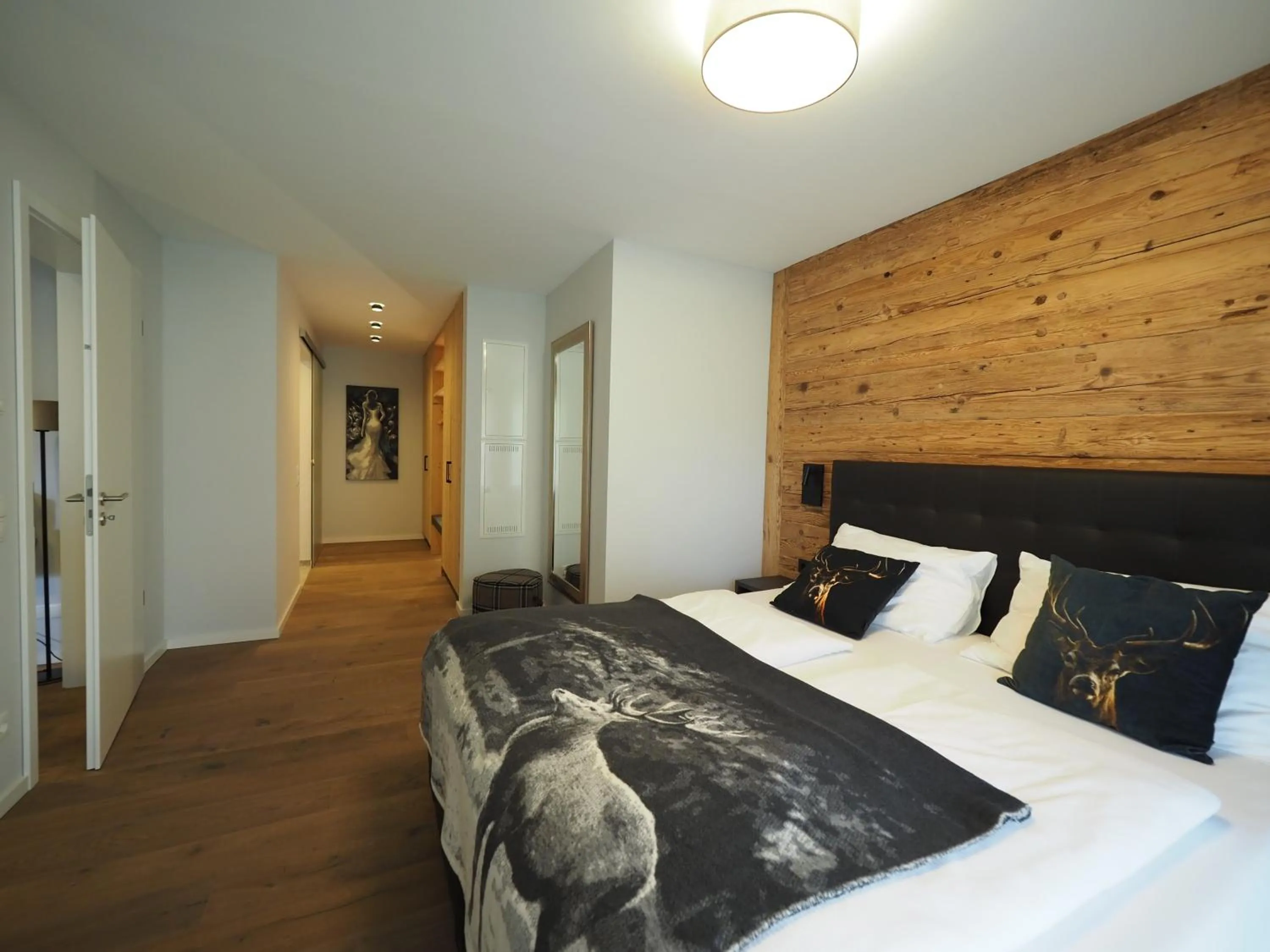 Photo of the whole room, Bed in Hotel Bayerischer Hof