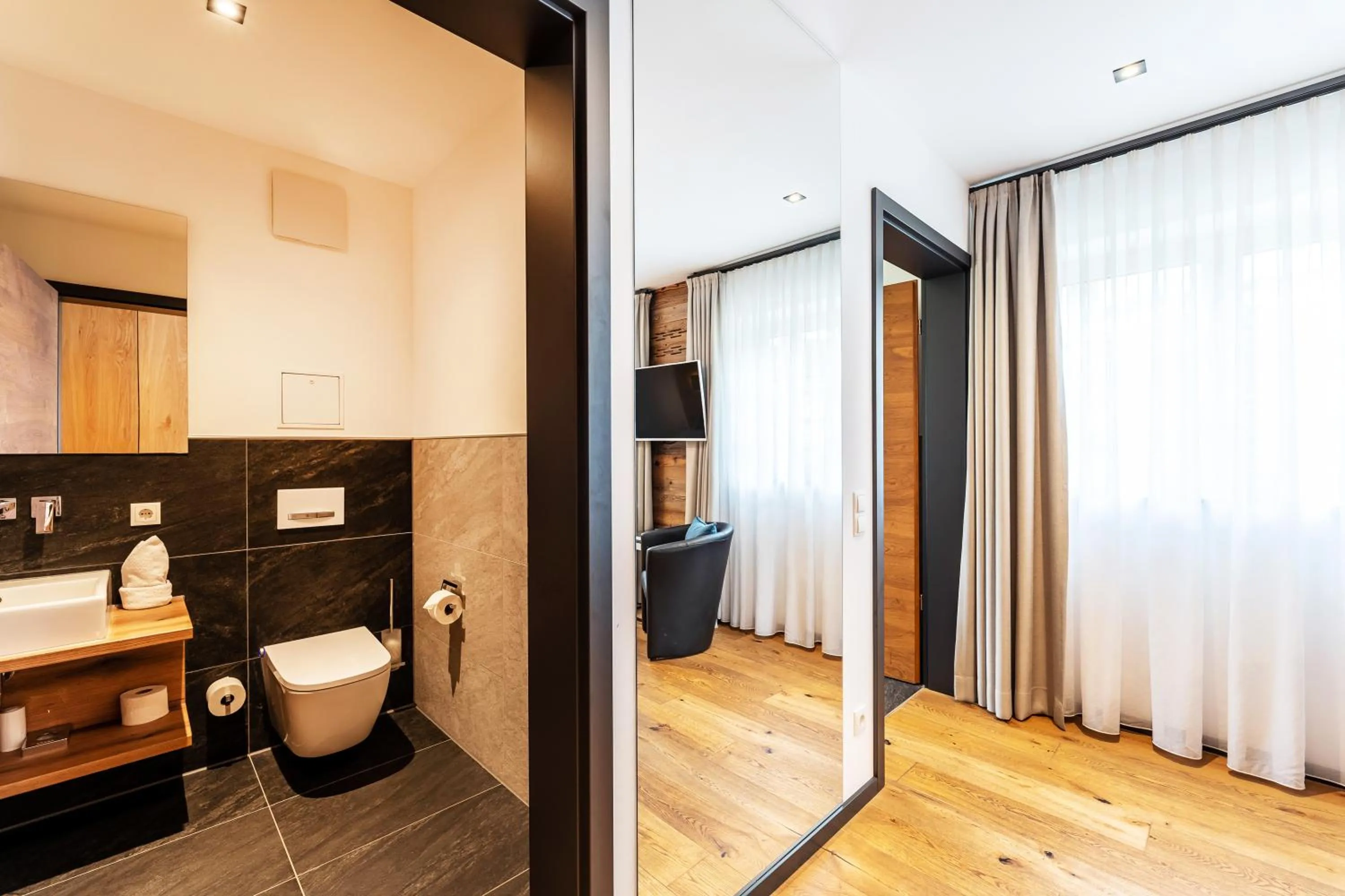 Toilet in Hotel Bayerischer Hof