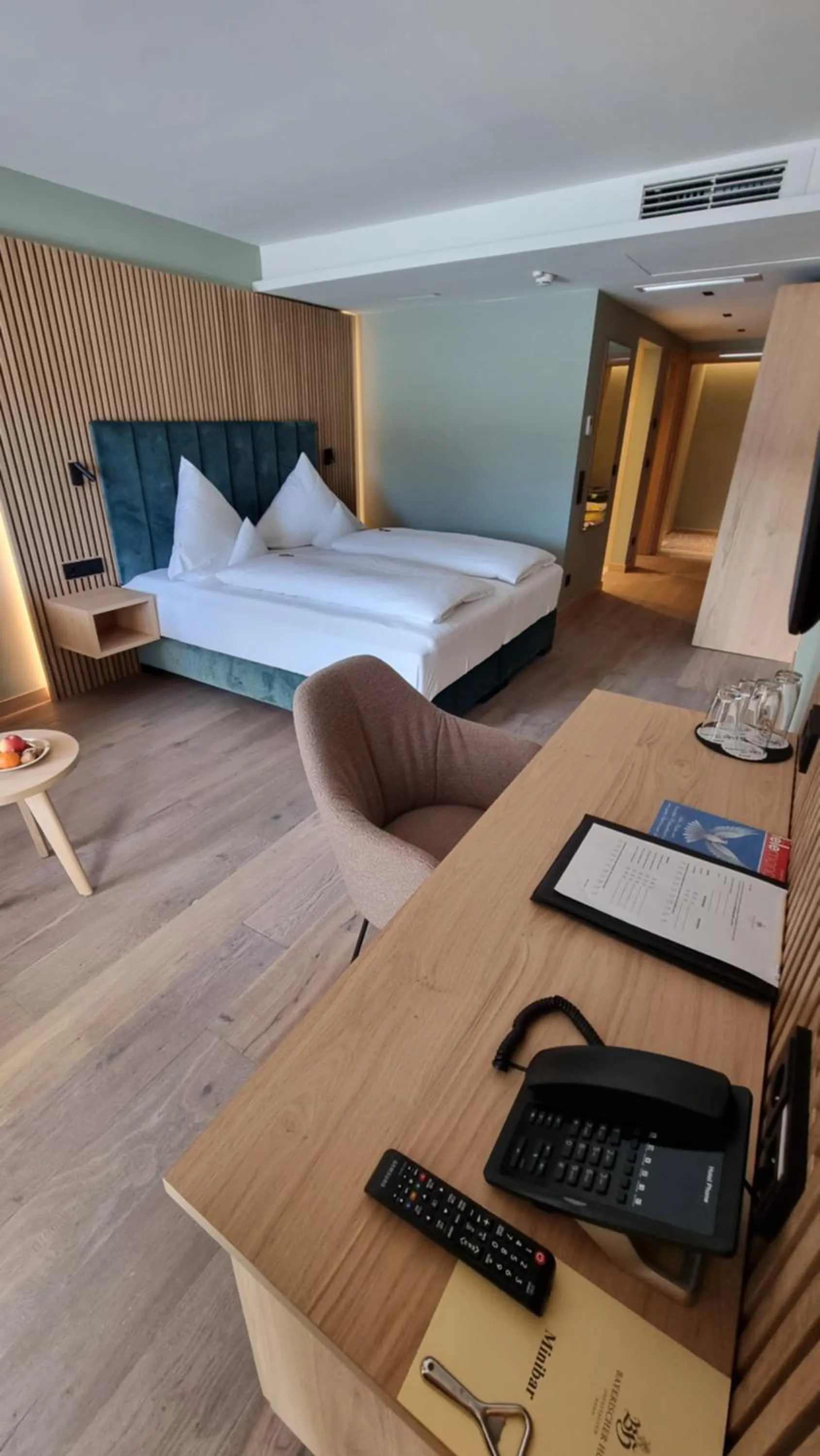 Photo of the whole room, Bed in Hotel Bayerischer Hof