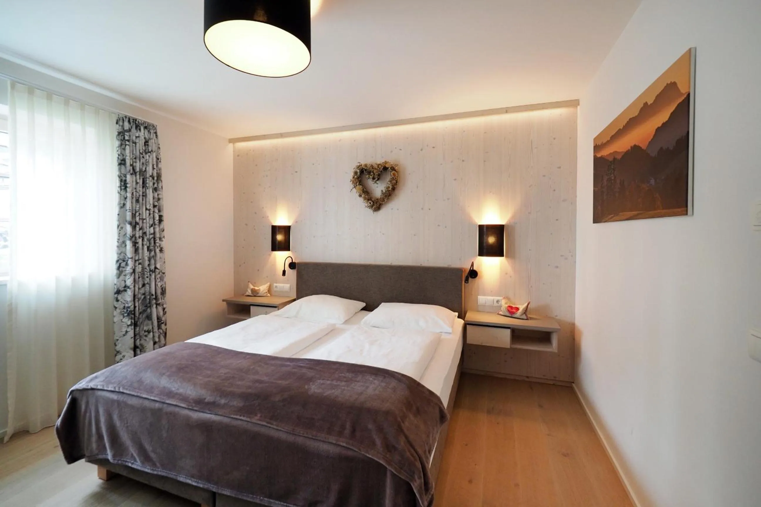 Bedroom, Bed in Hotel Bayerischer Hof