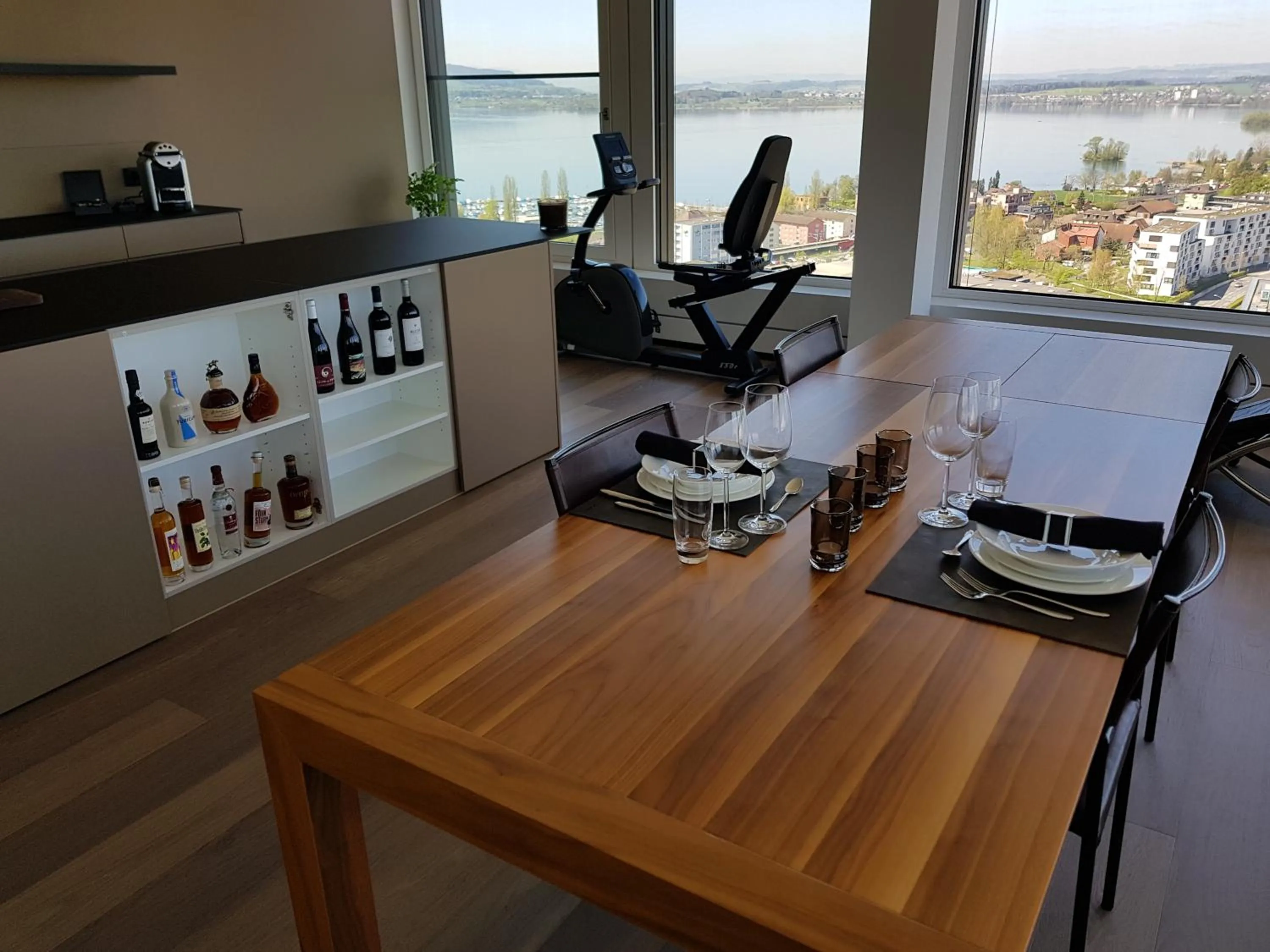 Dining area in Park Tower City View Apartments
