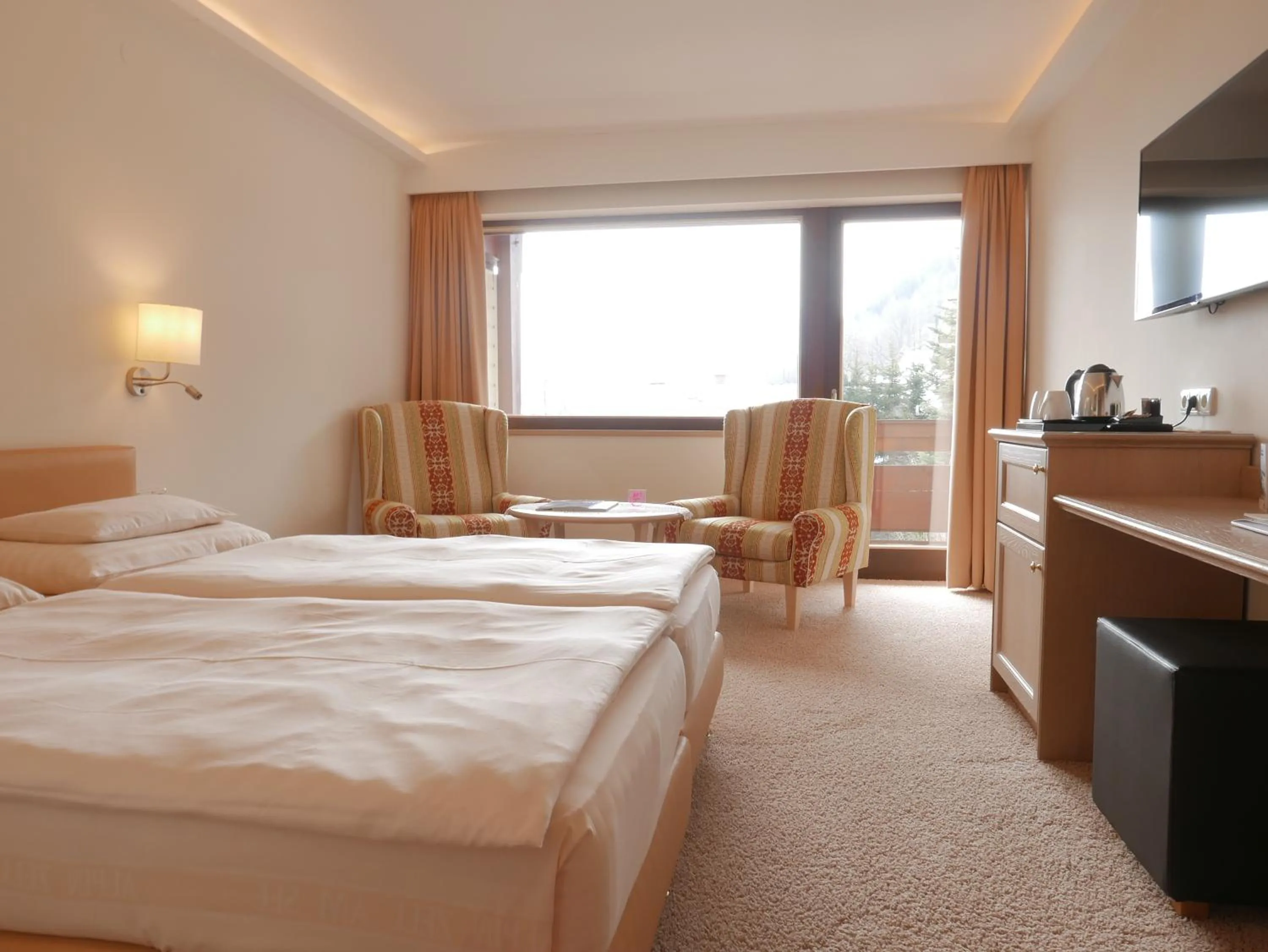 Bed in ALPIN- Das Sporthotel - SKI IN SKI OUT cityXpress, SUMMERCARD INCLUDED