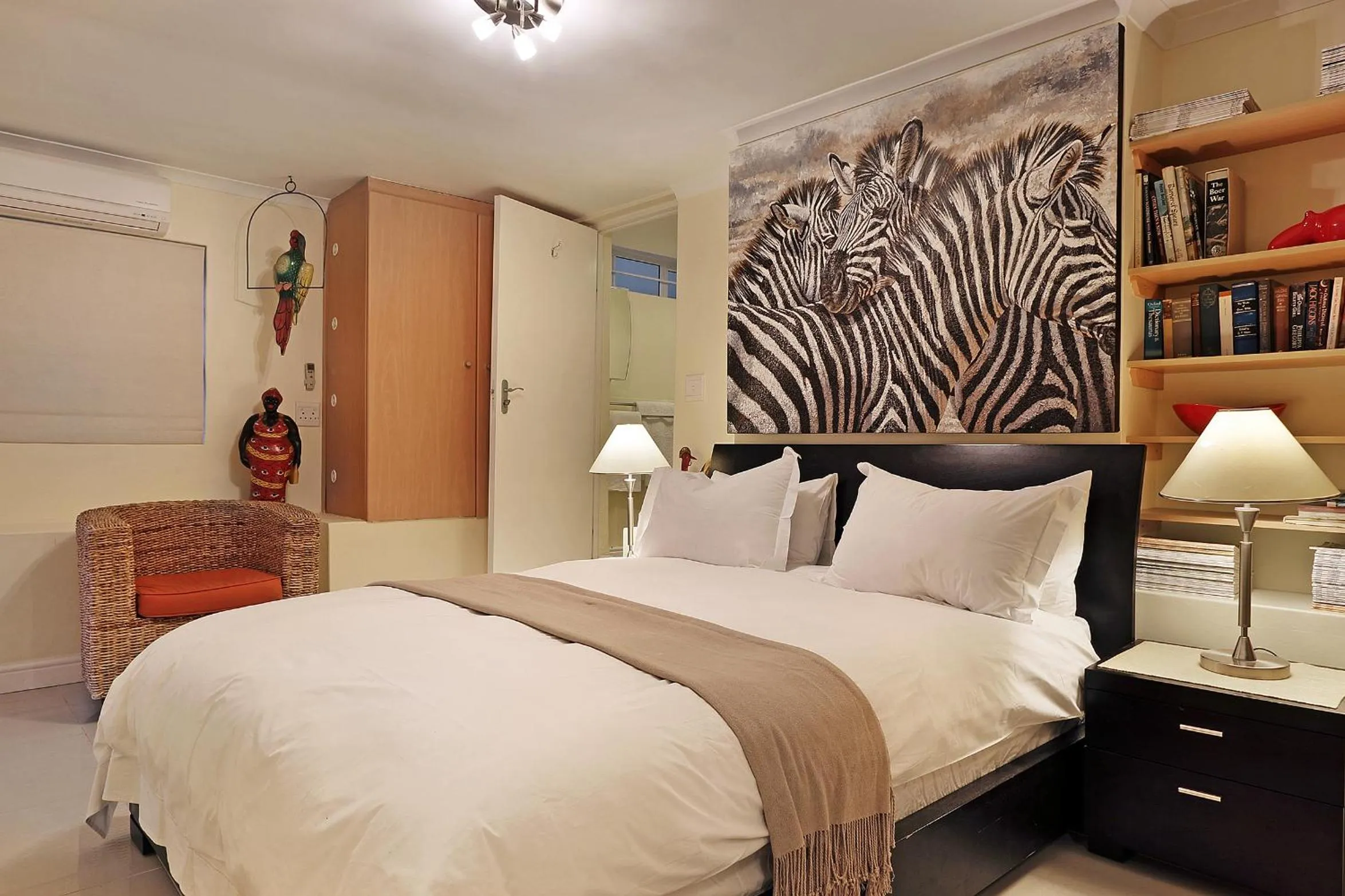 Bedroom, Bed in Merridew Villa