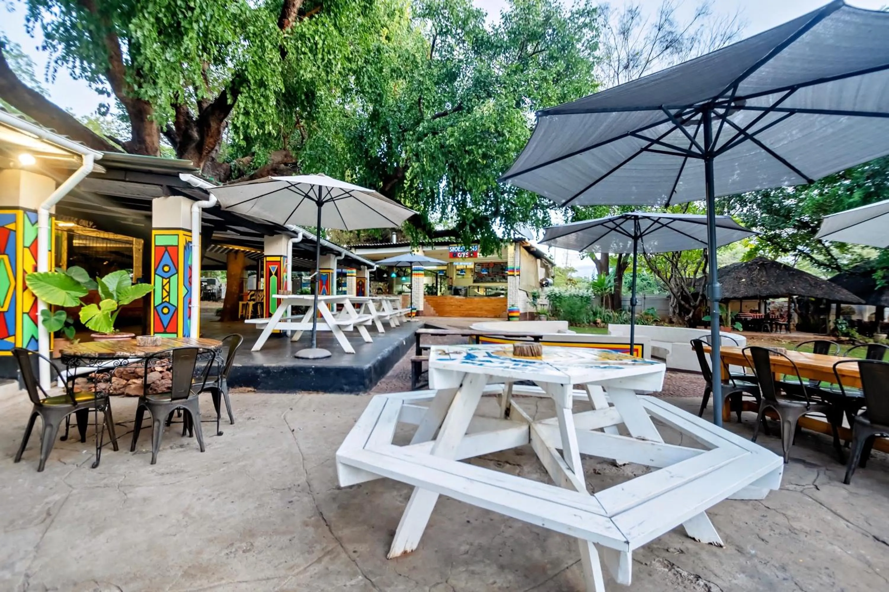 Property building in Shoestrings Backpackers Lodge Vic Falls