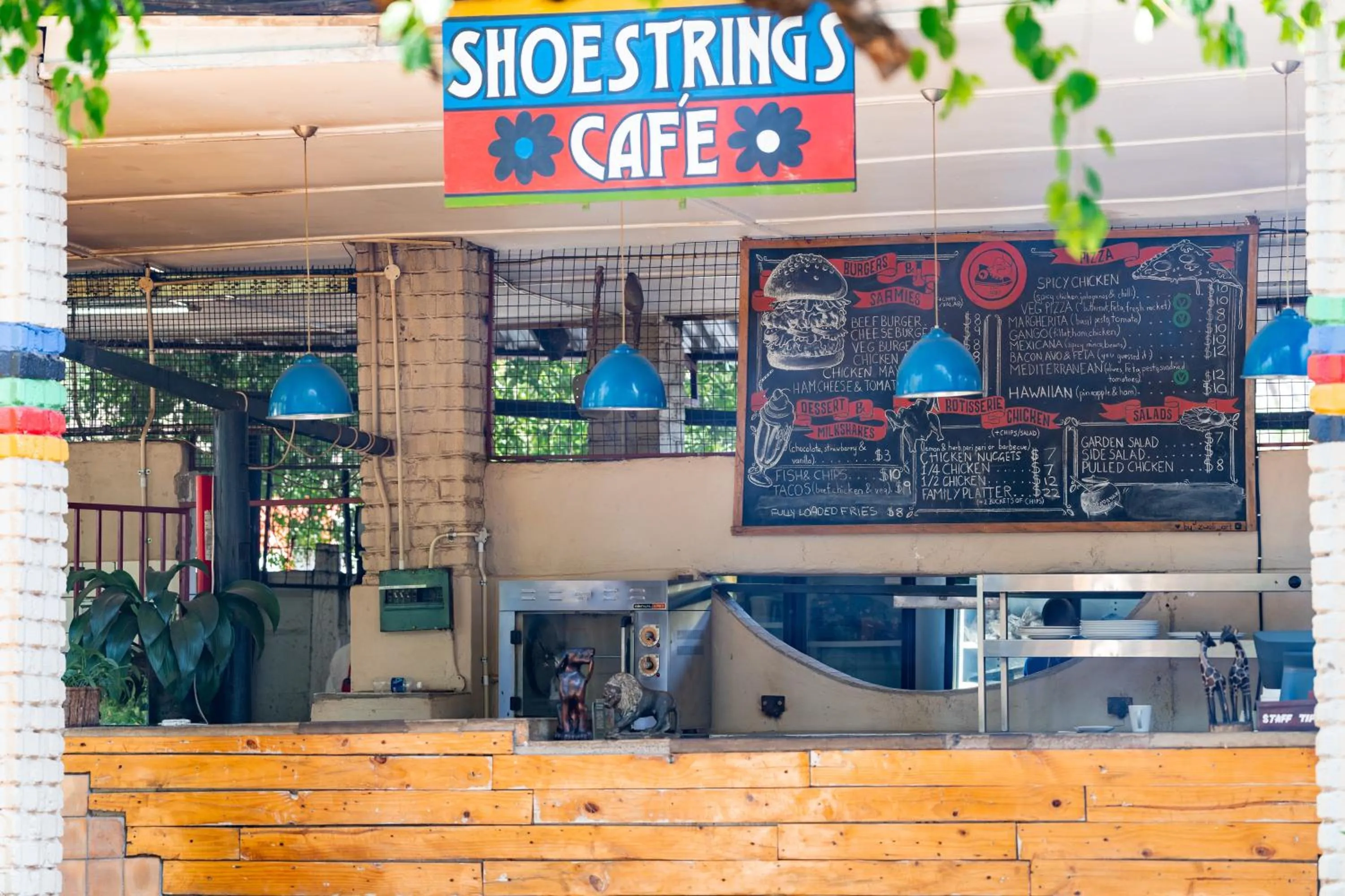 Restaurant/places to eat in Shoestrings Backpackers Lodge Vic Falls