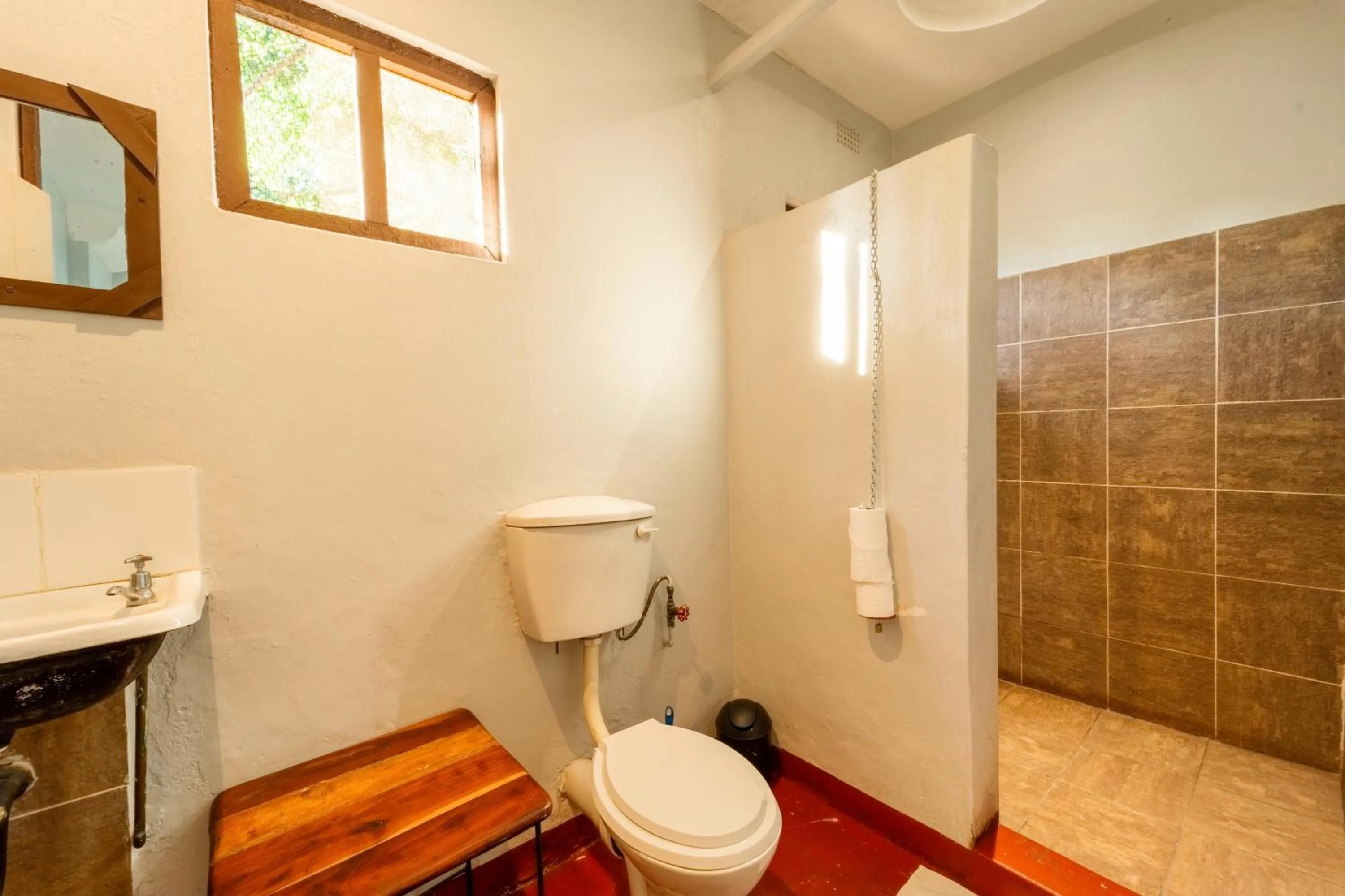 Shower in Shoestrings Backpackers Lodge Vic Falls