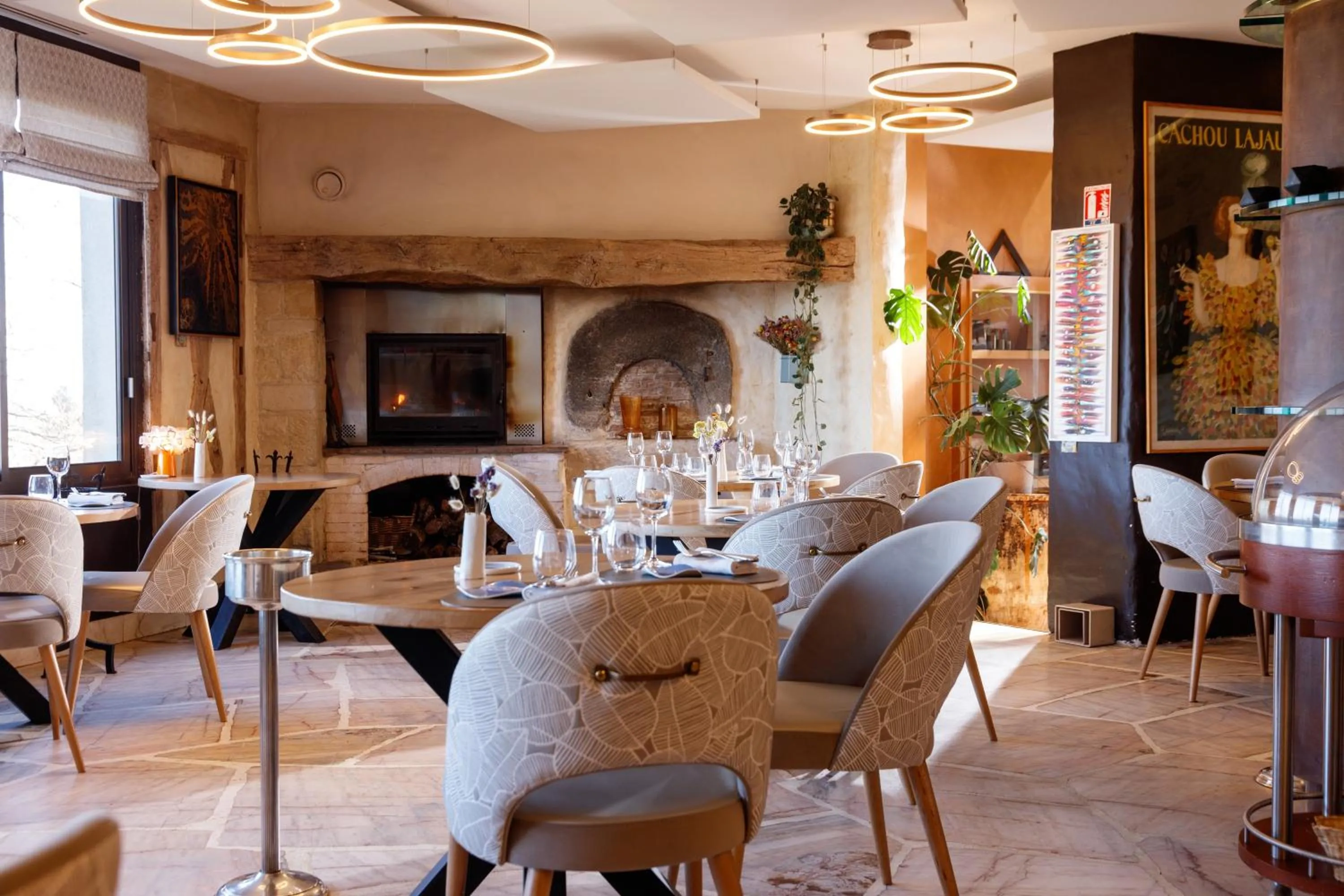 Restaurant/places to eat in Auberge du Poids Public Logis Hotel