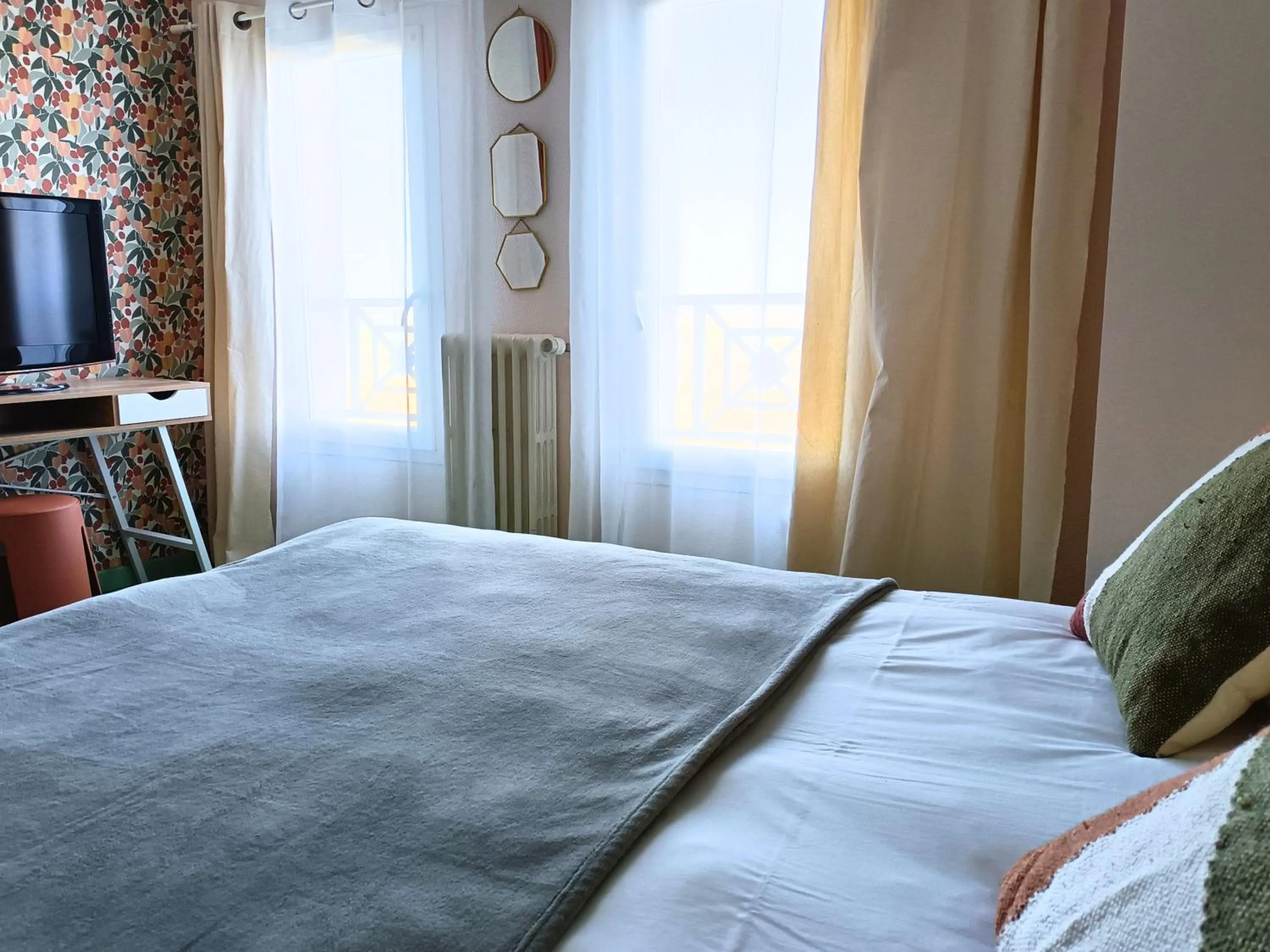 Decorative detail, Bed in Auberge du Poids Public Logis Hotel