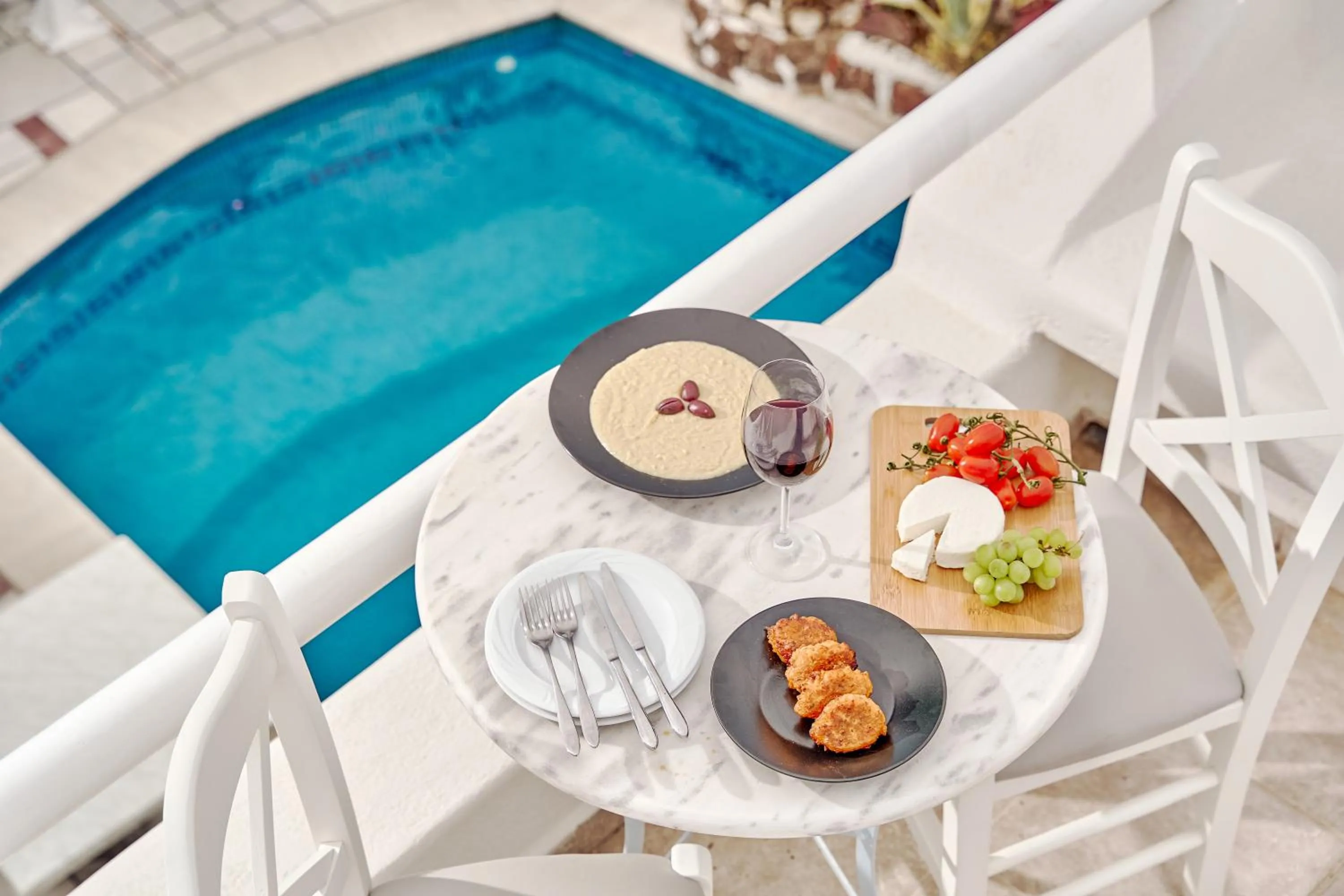 Pool view in Merovigliosso