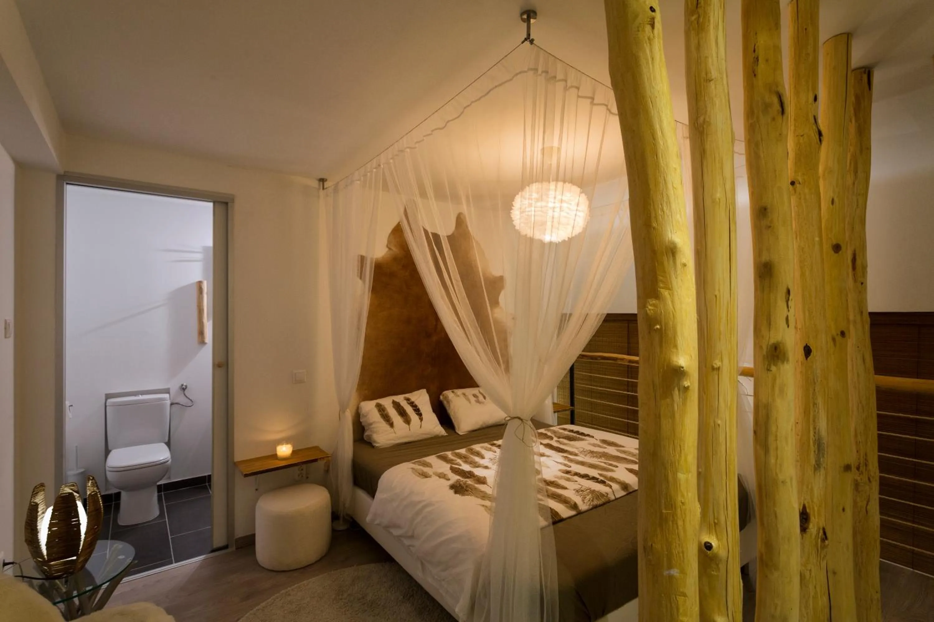 Bathroom, Bed in Suites 13 Budapest