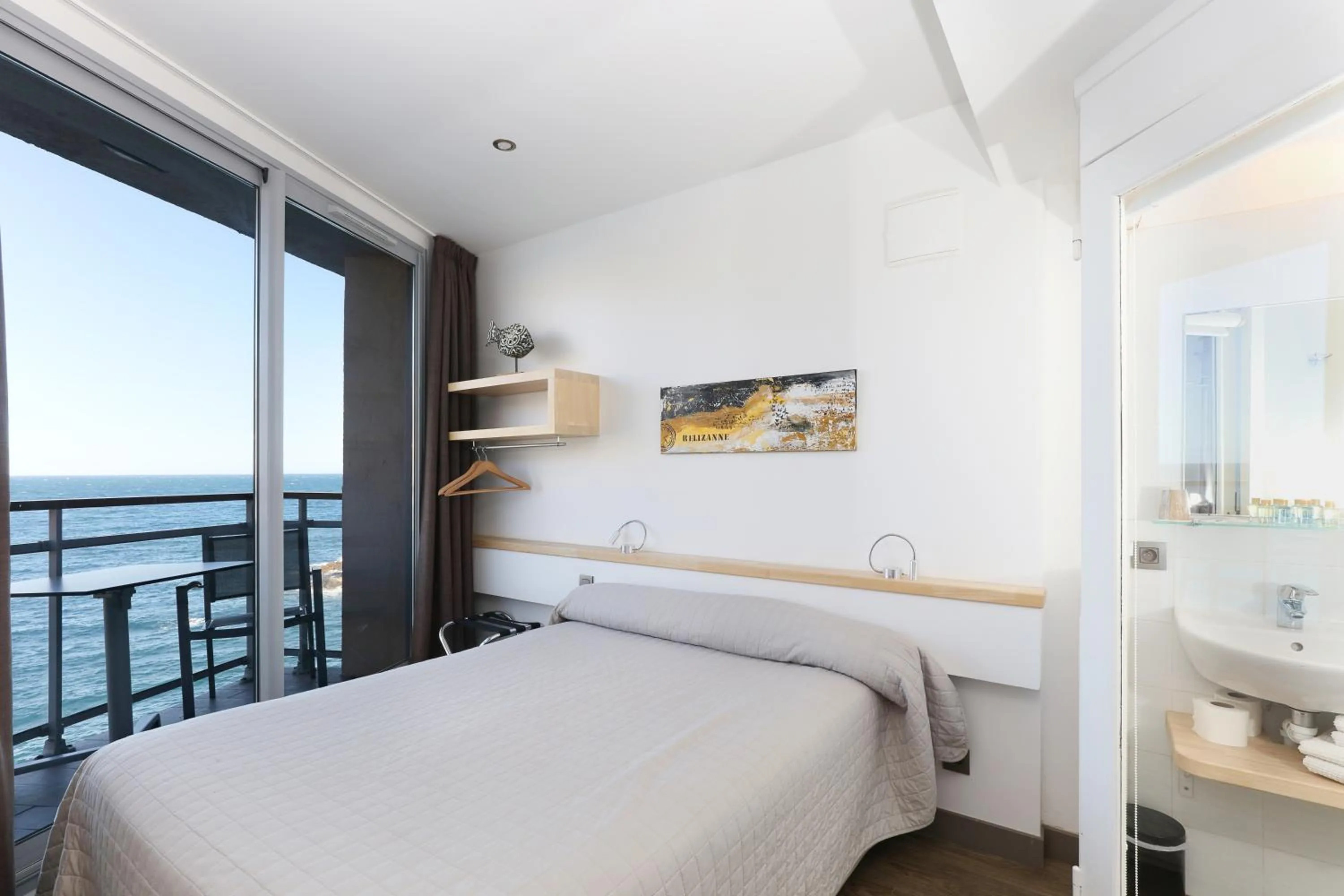 Bed in Hotel La Vigie - Face à la mer