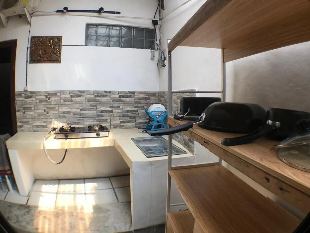 Kitchen or kitchenette in Canggu Pinpoint Rooms