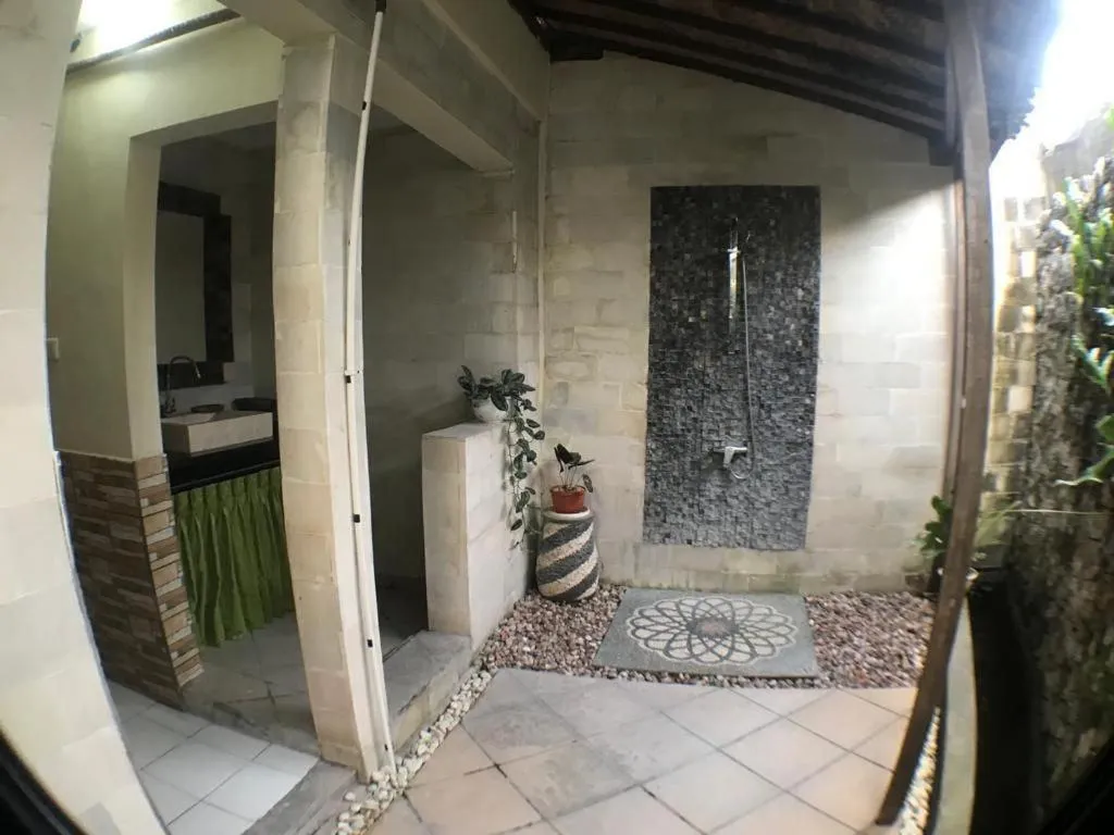 Bathroom in Canggu Pinpoint Rooms