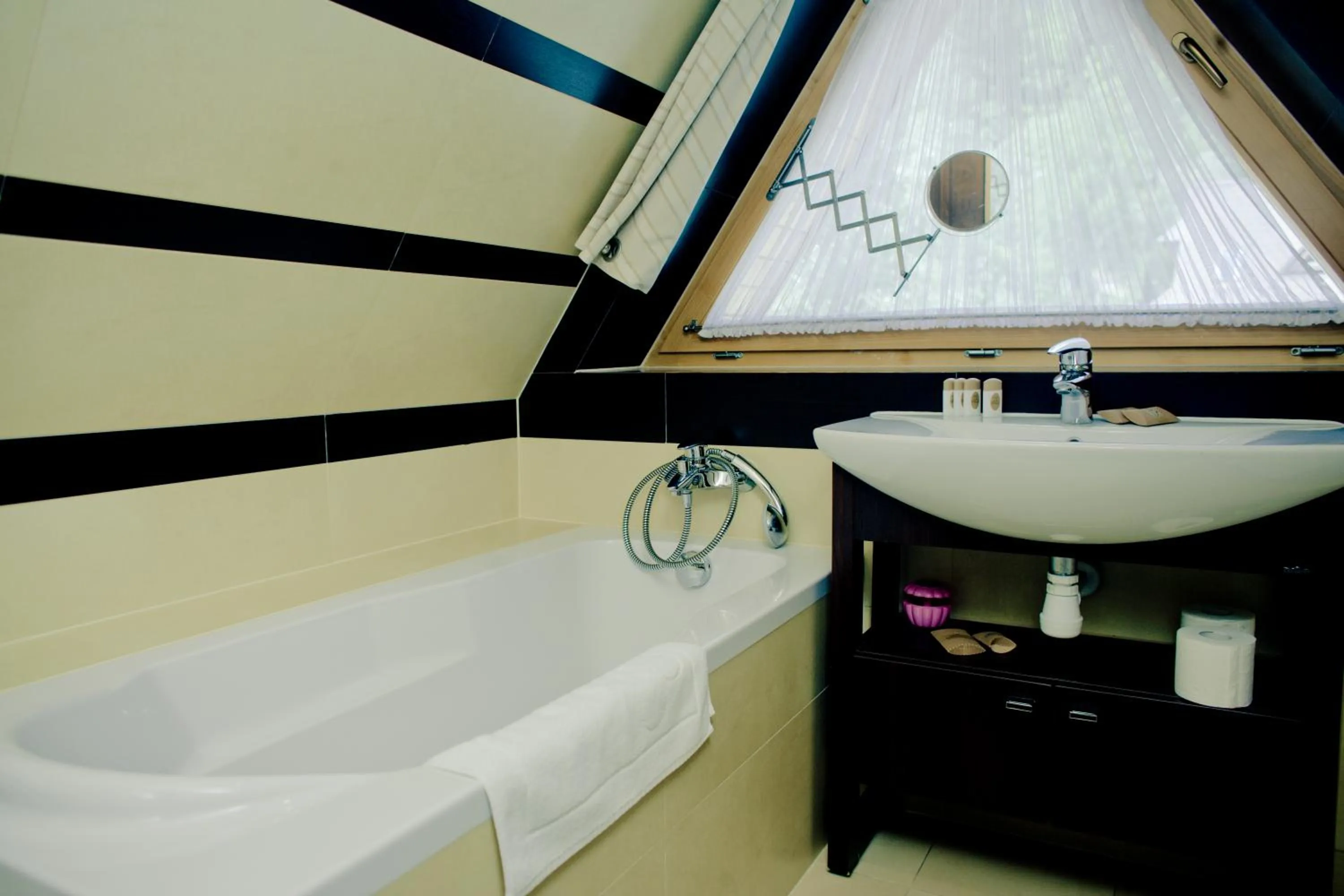 Bathroom in Aparthotel Bellamonte