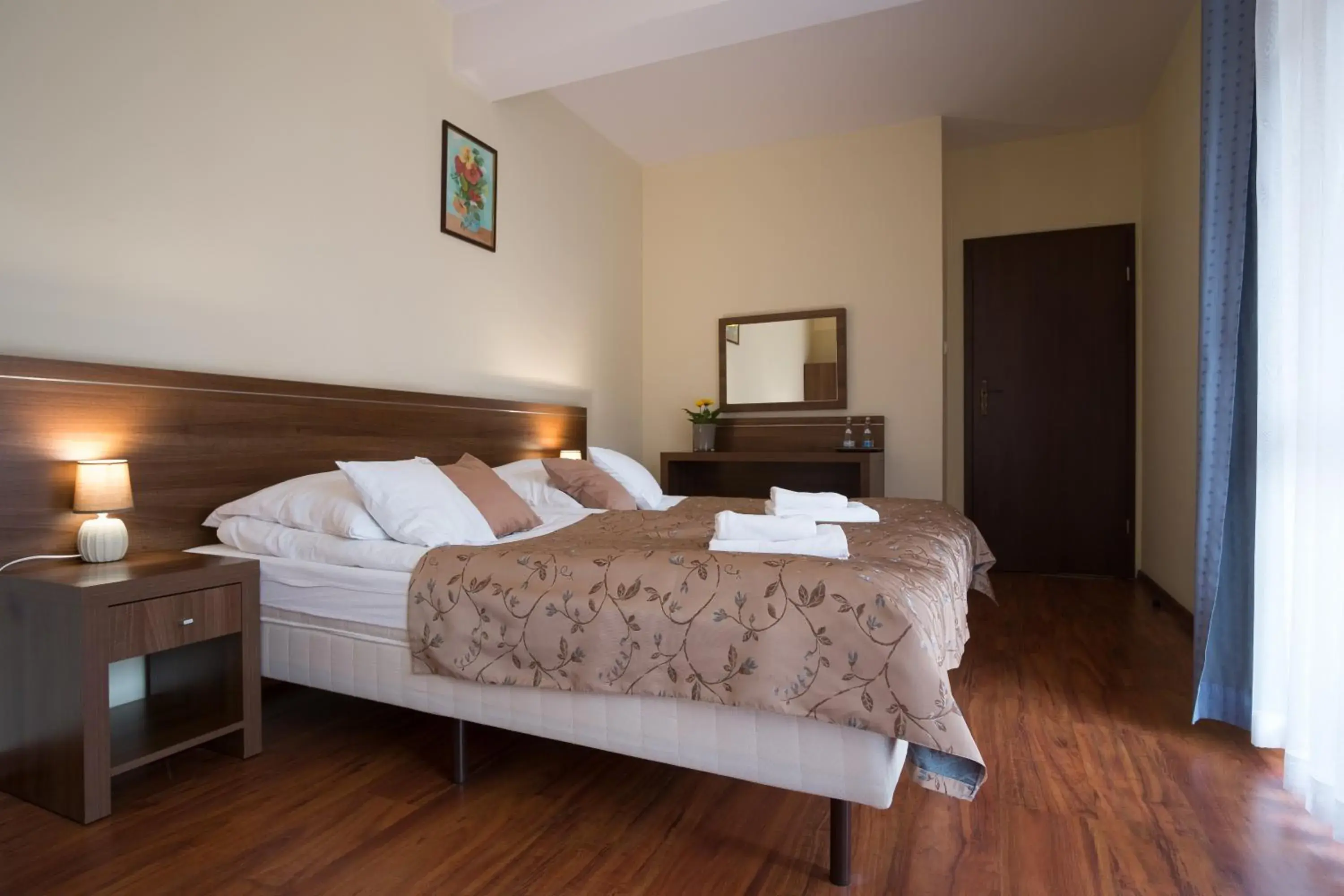 One-Bedroom Apartment with Queen Bed in Aparthotel Bellamonte One-Bedroom Apartment with Queen Bed in Aparthotel Bellamonte