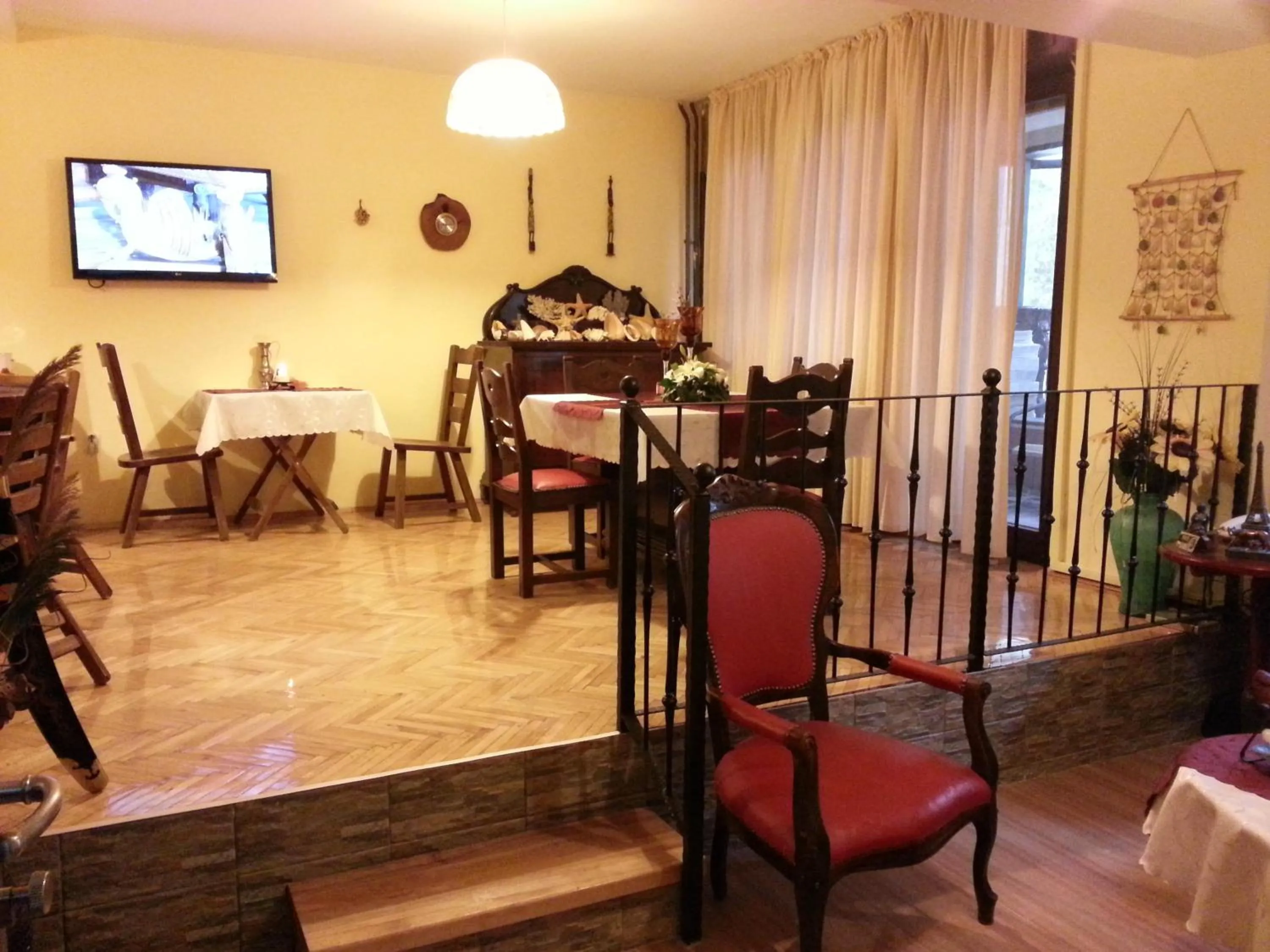 Restaurant/places to eat in Hotel Kapistec Skopje