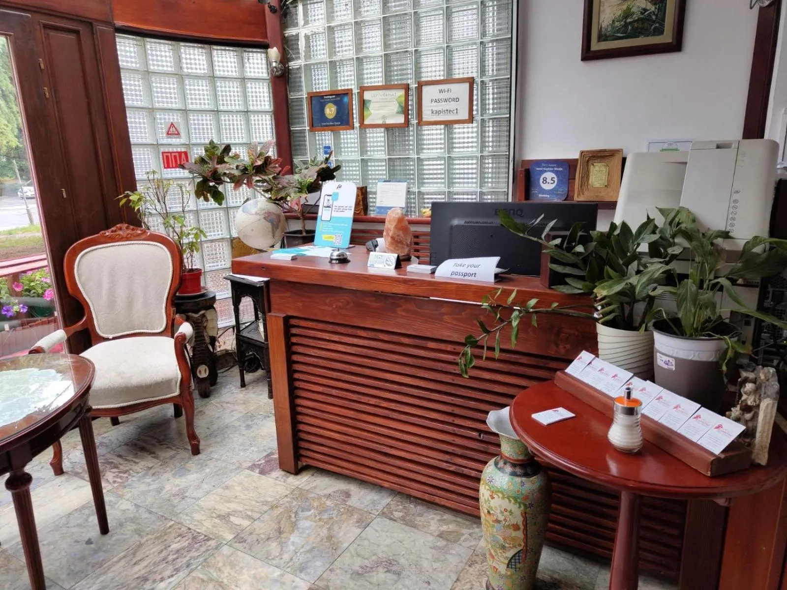 Seating area in Hotel Kapistec Skopje