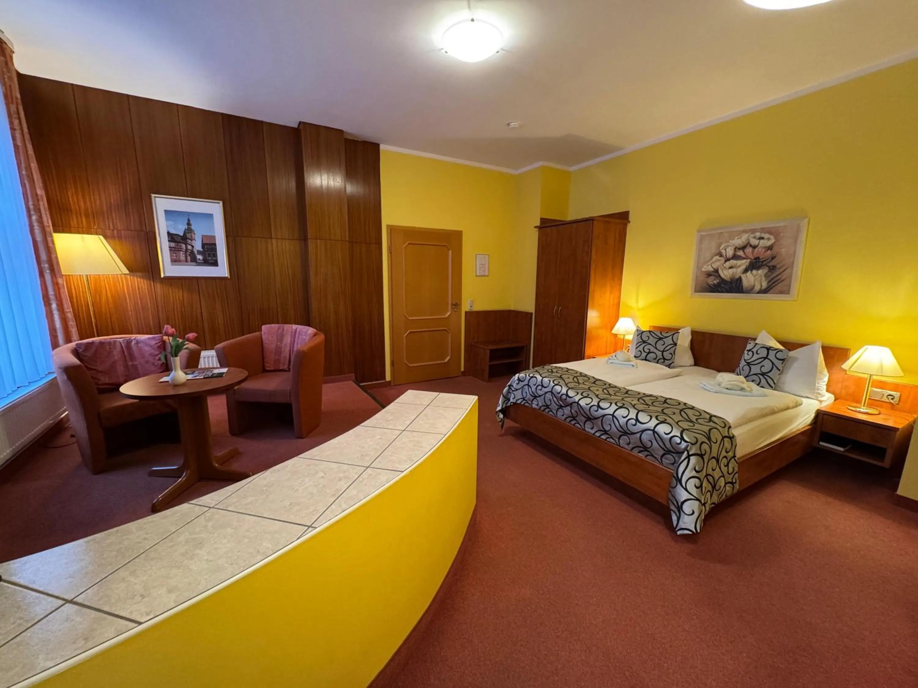 Photo of the whole room, Bed in Hotel Zum Kanzler