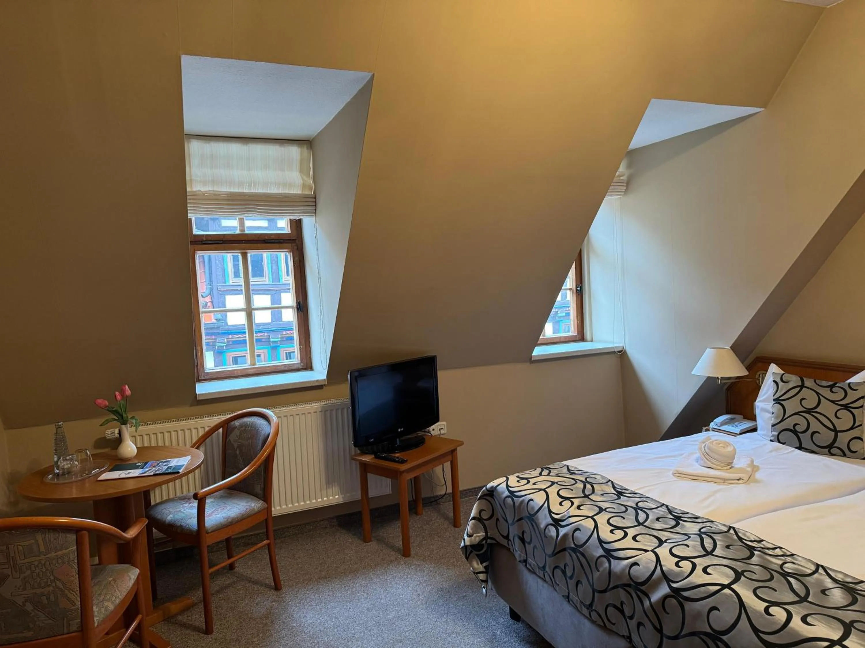 Photo of the whole room, Bed in Hotel Zum Kanzler