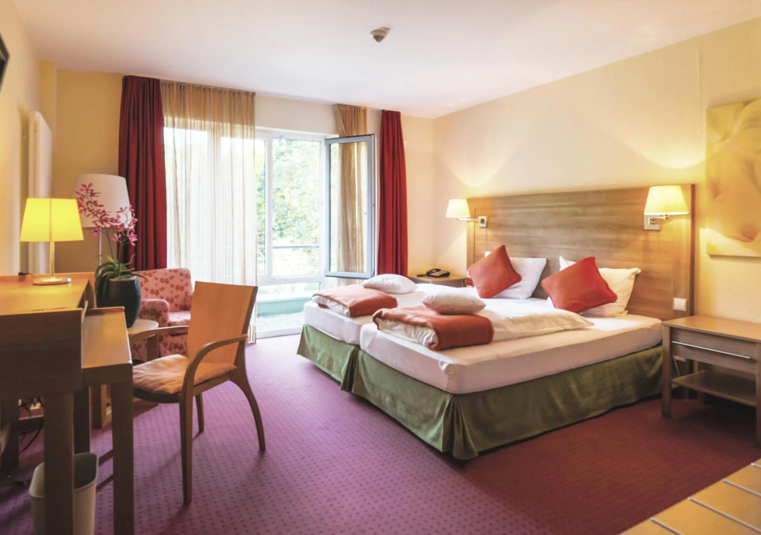 Photo of the whole room, Bed in Nashira Kurpark Hotel