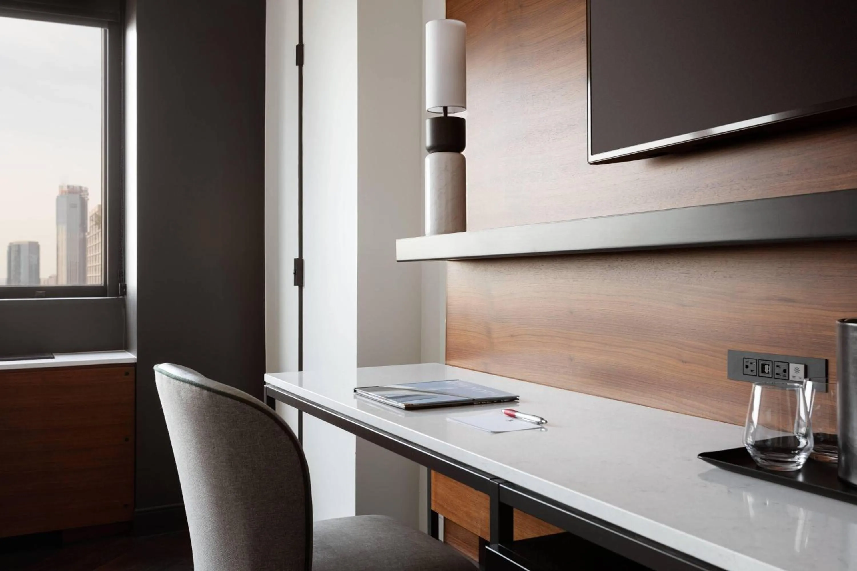 Photo of the whole room in New York Marriott Downtown