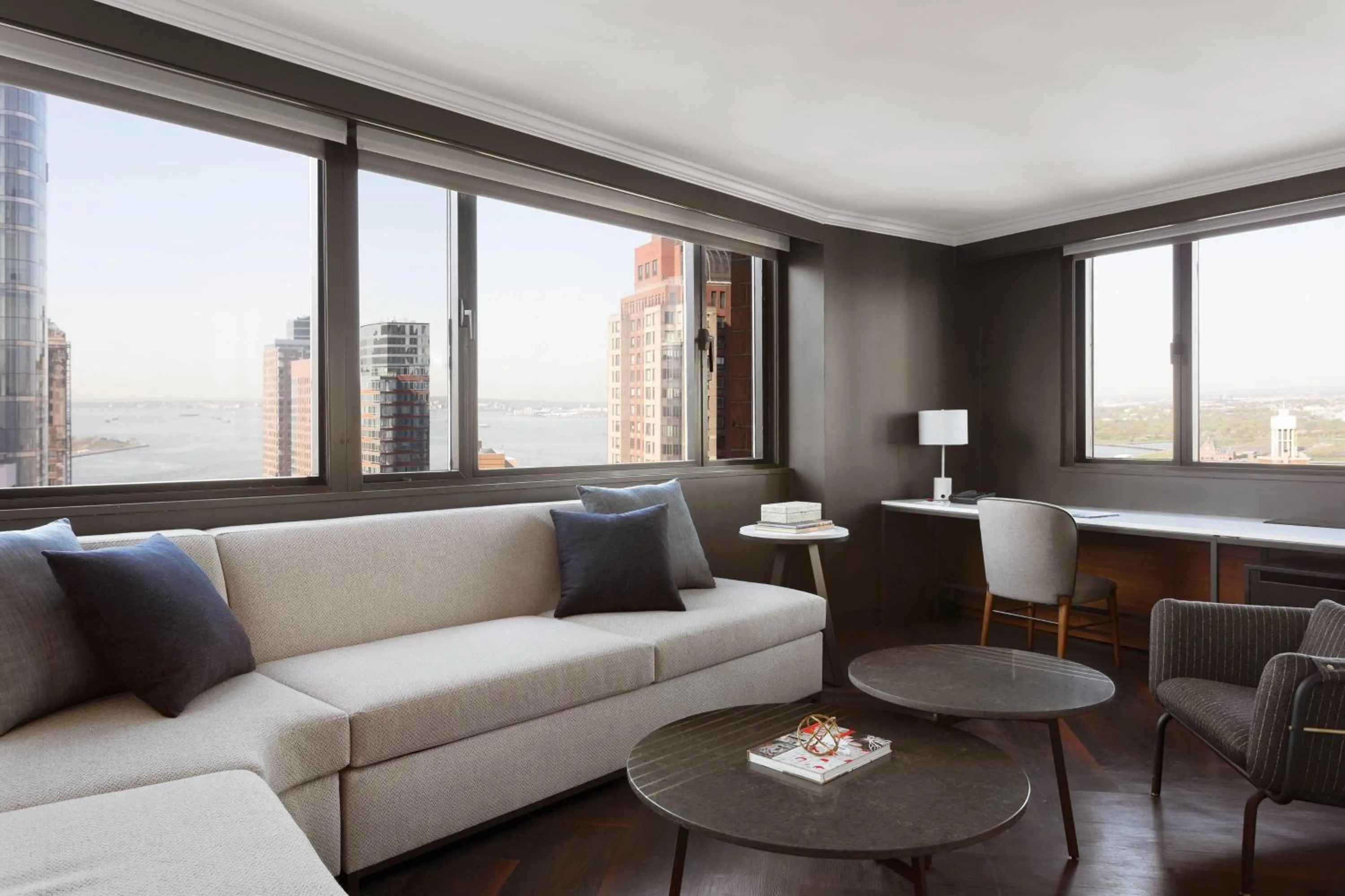 Living room in New York Marriott Downtown